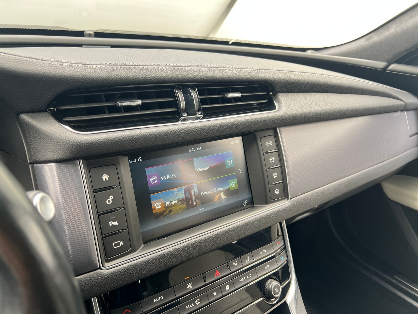 Thumbnail: 2016 Jaguar XF - 3