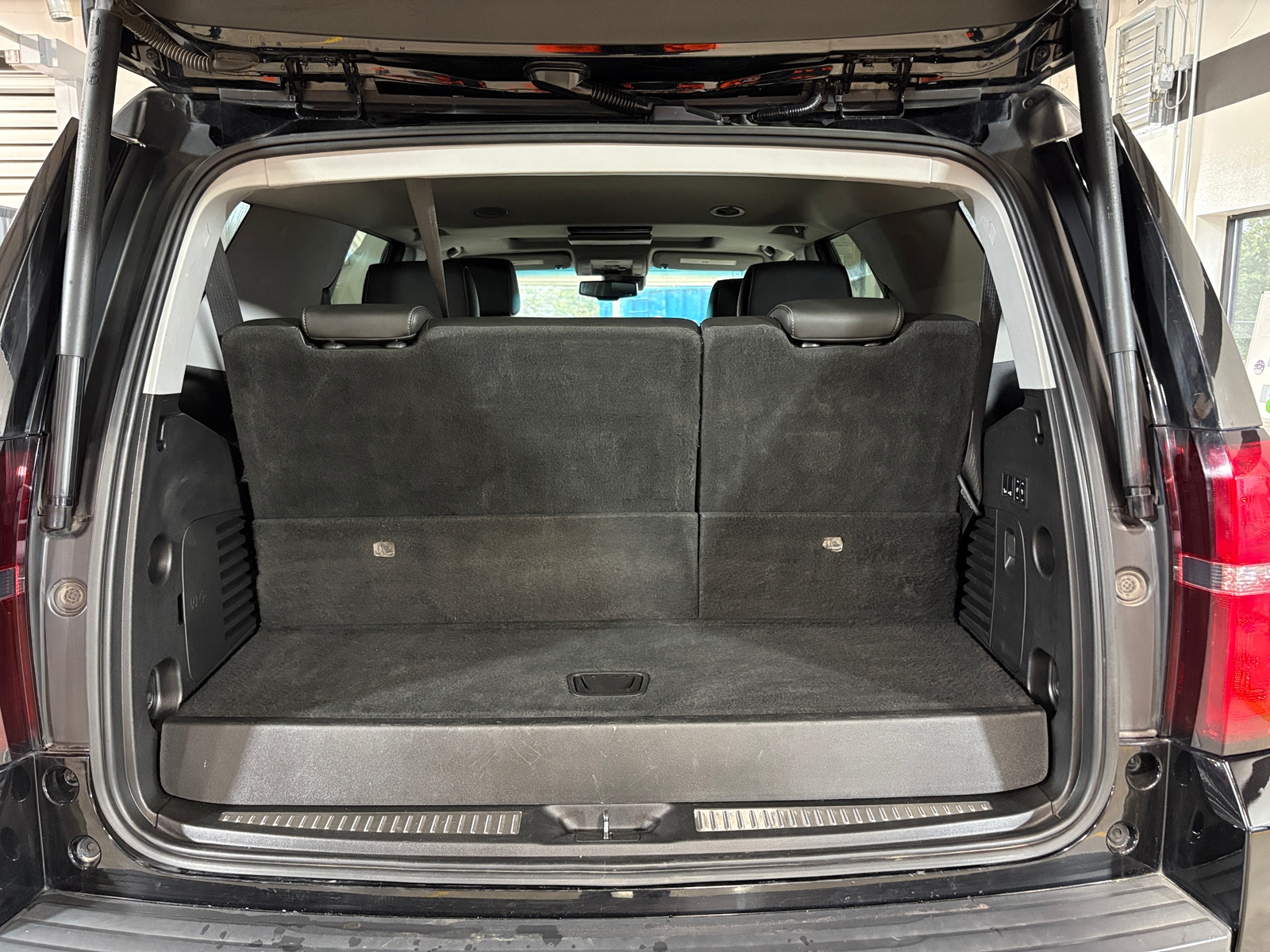 Thumbnail: 2018 Chevrolet Tahoe - 6