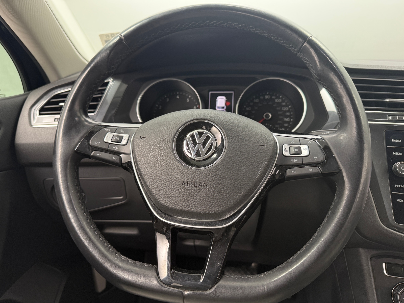 Thumbnail: 2019 Volkswagen Tiguan - 4