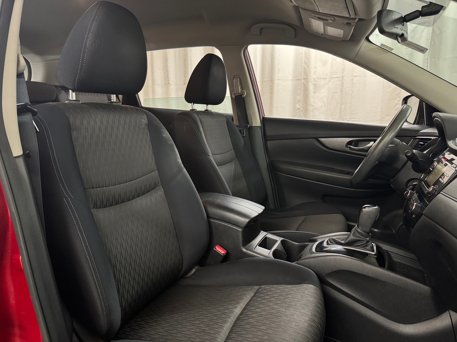 Thumbnail: 2017 Nissan Rogue - 2