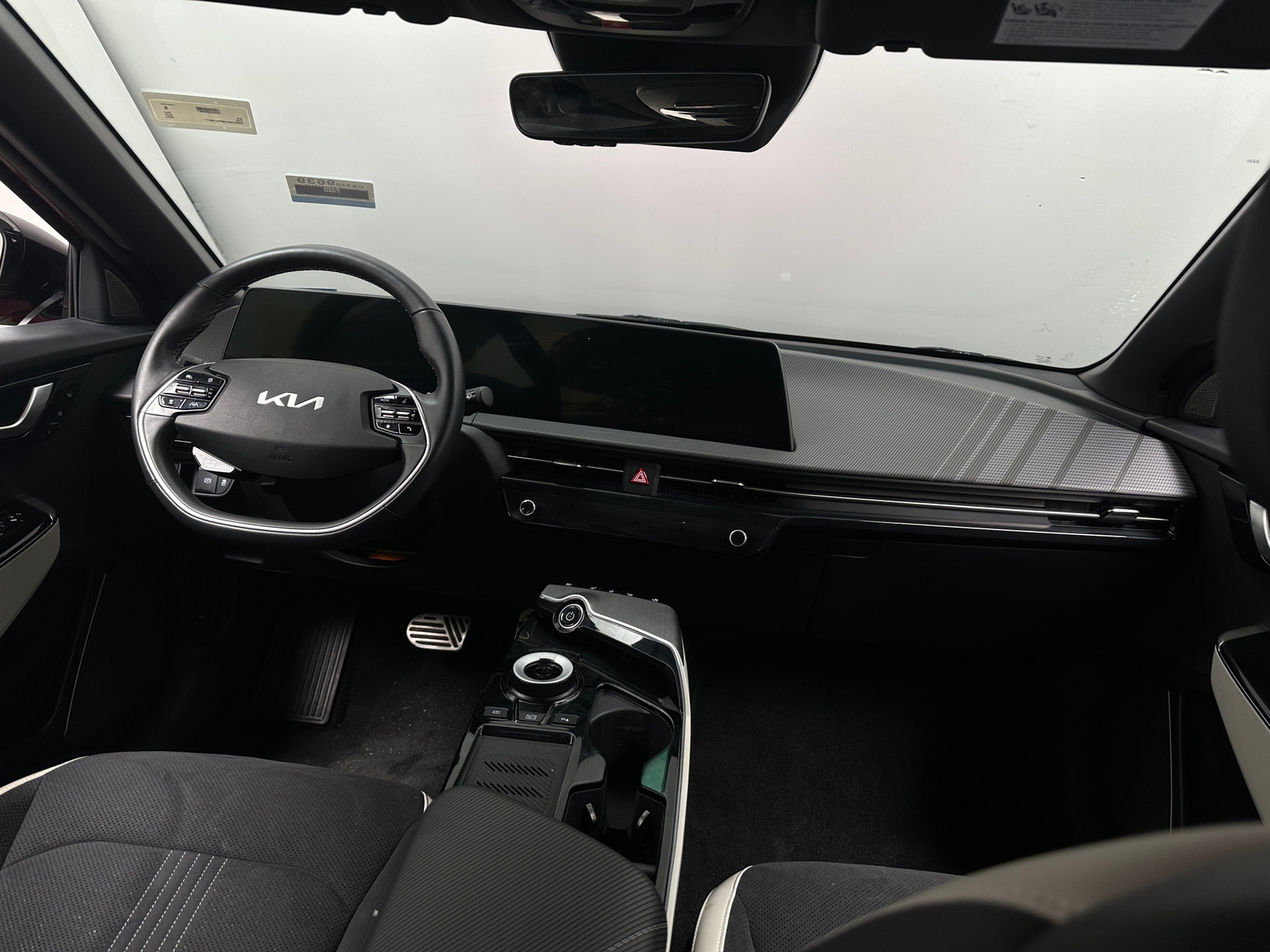 Thumbnail: 2023 Kia EV6 - 2