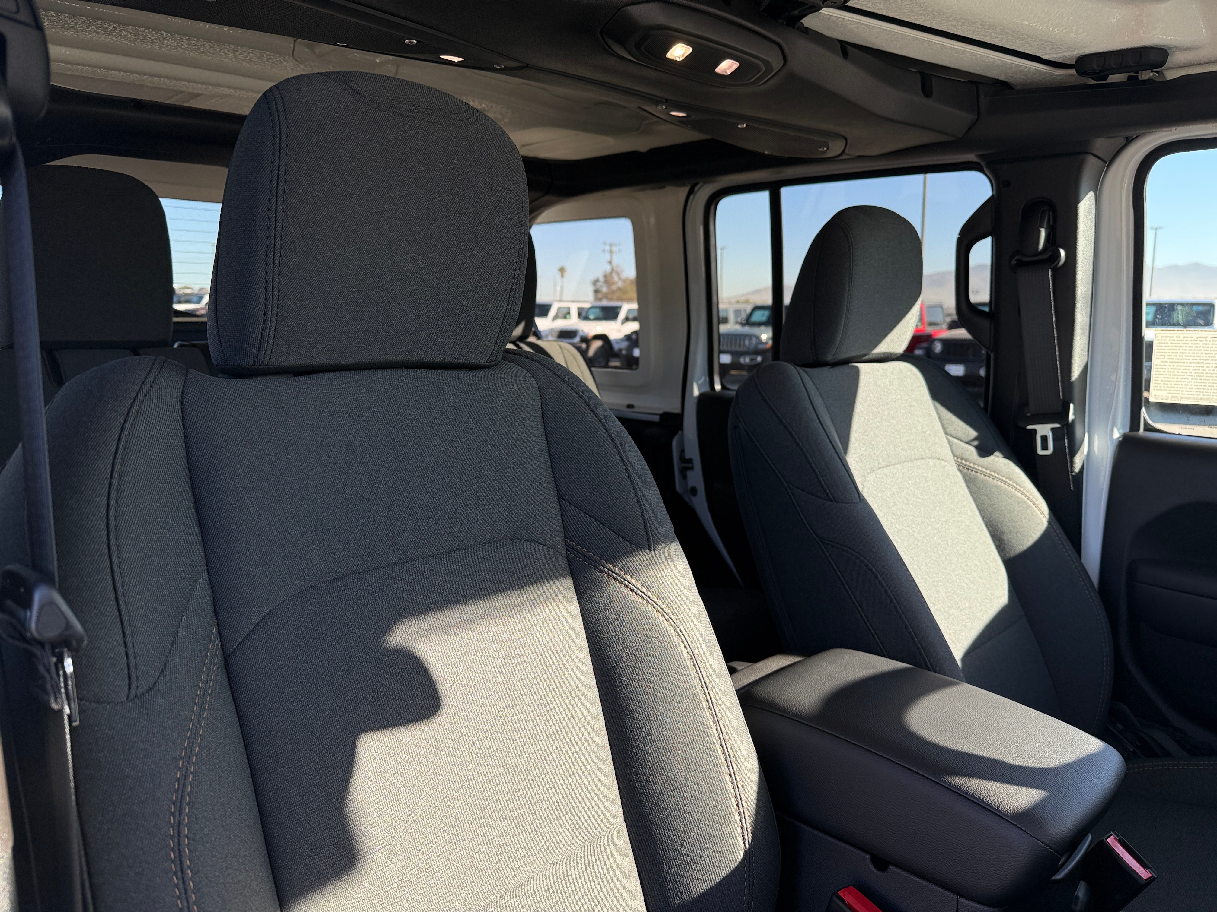 2026 Jeep Wrangler 4-Door Willys - Photo 3