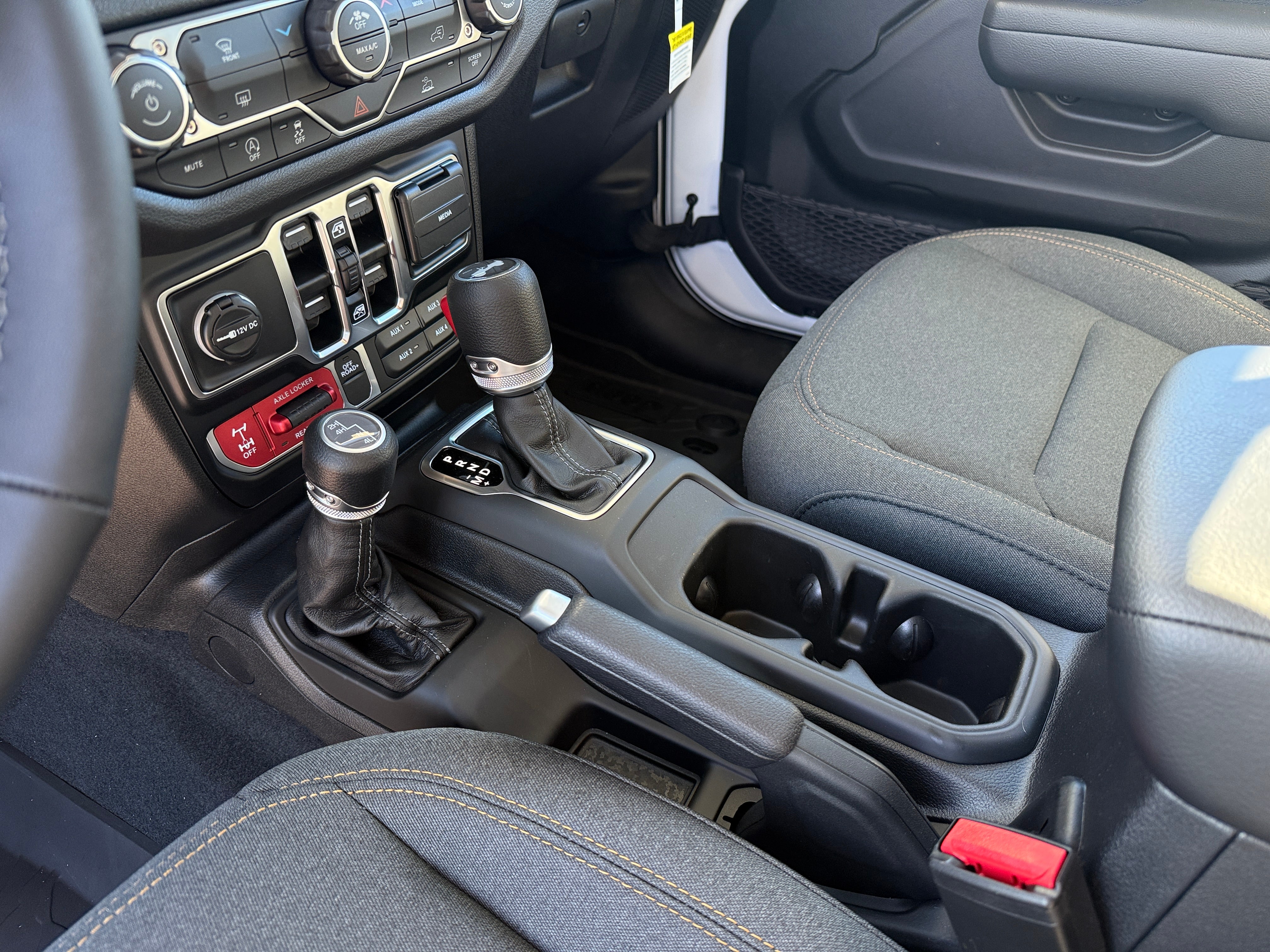 2026 Jeep Wrangler 4-Door Willys - Photo 5