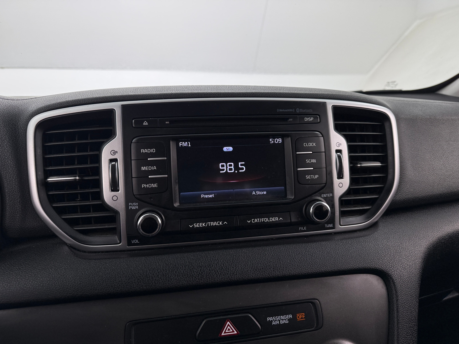 Thumbnail: 2017 Kia Sportage - 4