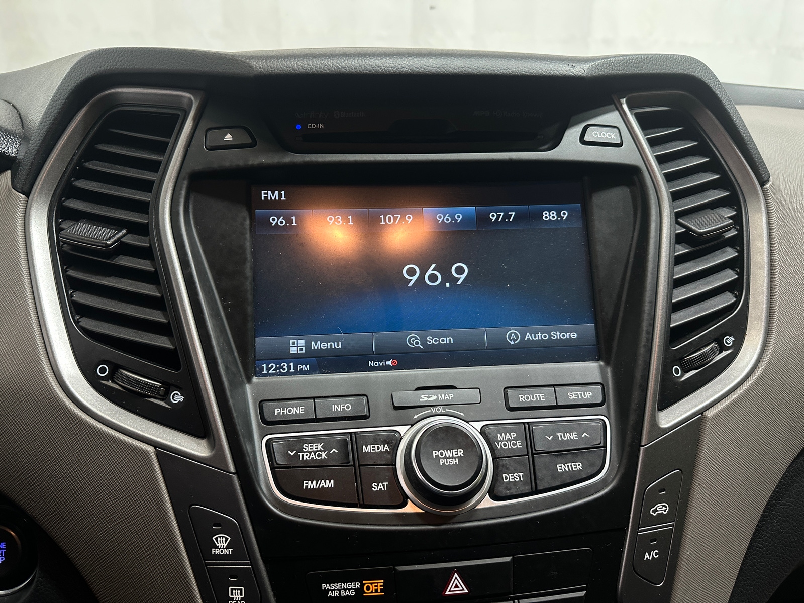 Thumbnail: 2014 Hyundai Santa Fe - 3