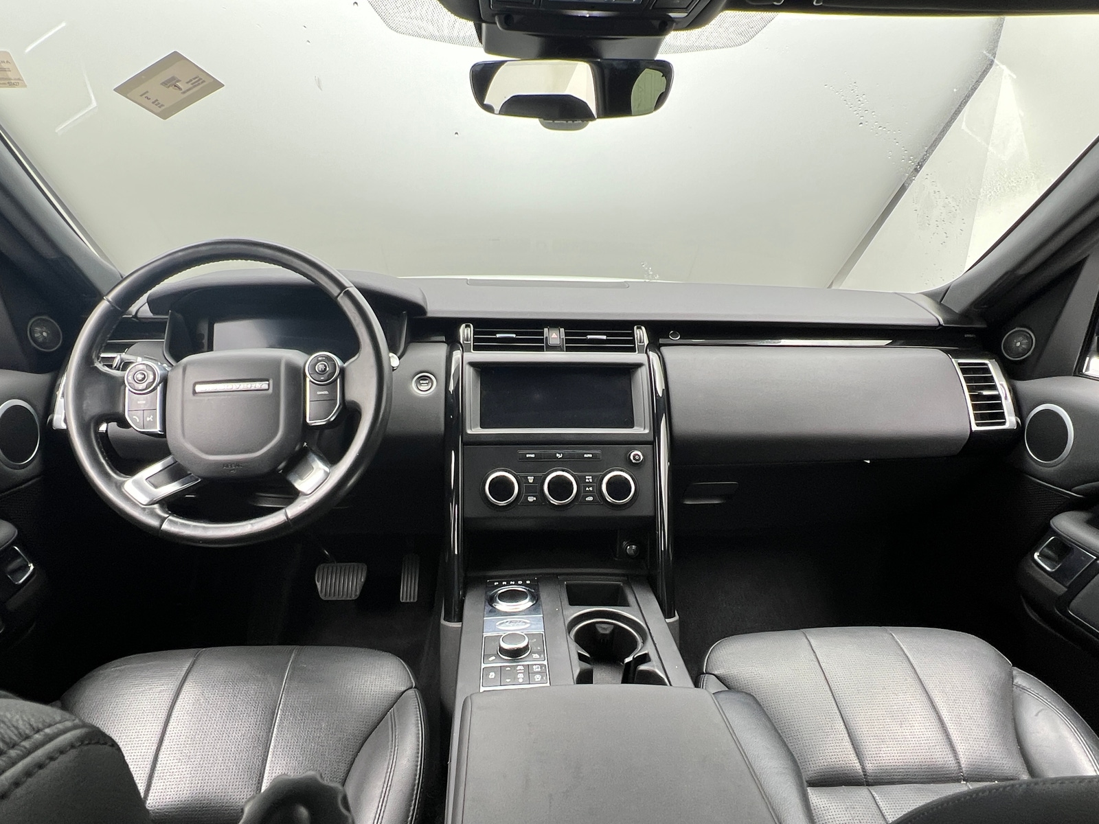 Thumbnail: 2018 Land Rover Discovery - 2