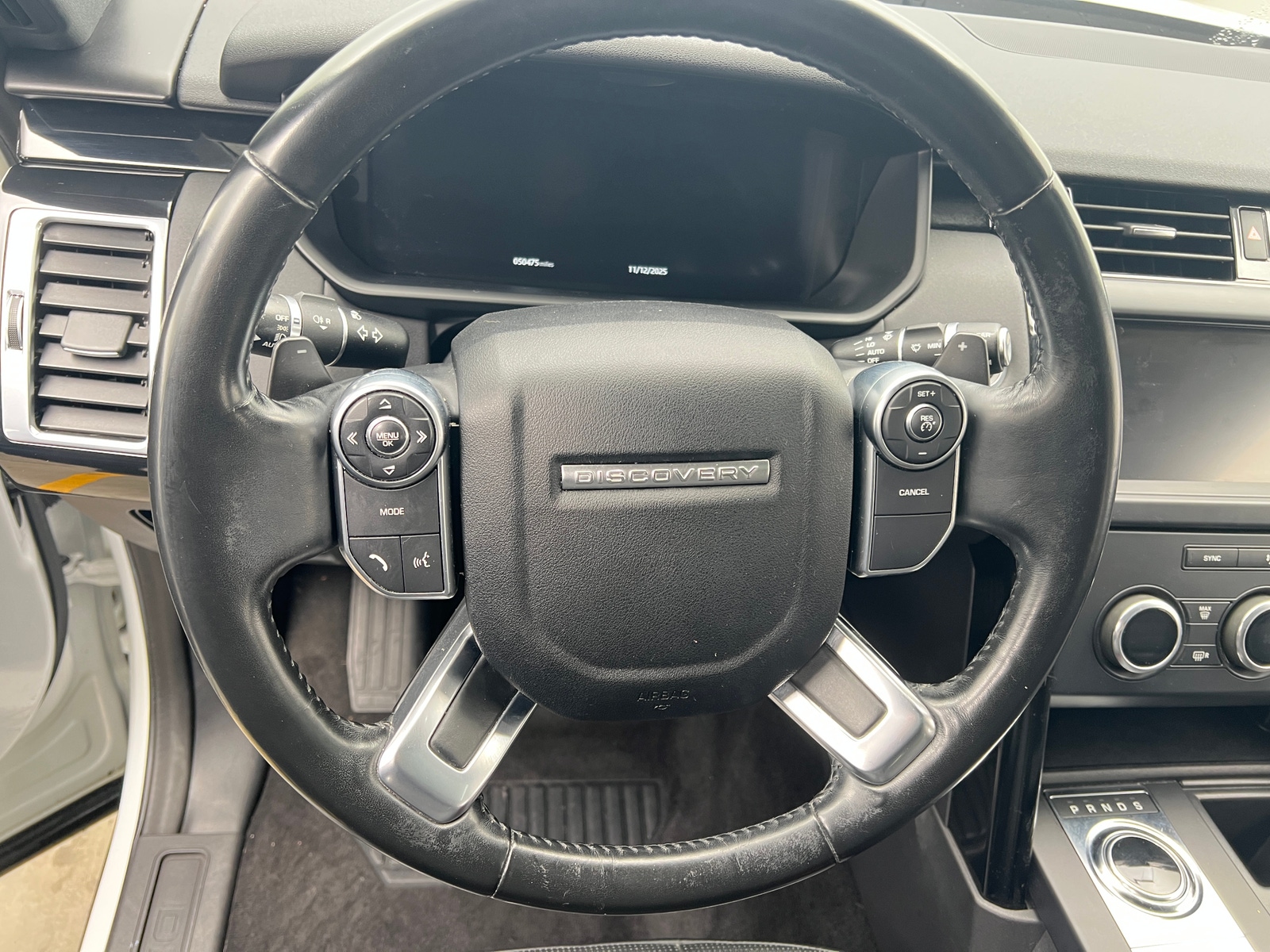 Thumbnail: 2018 Land Rover Discovery - 4