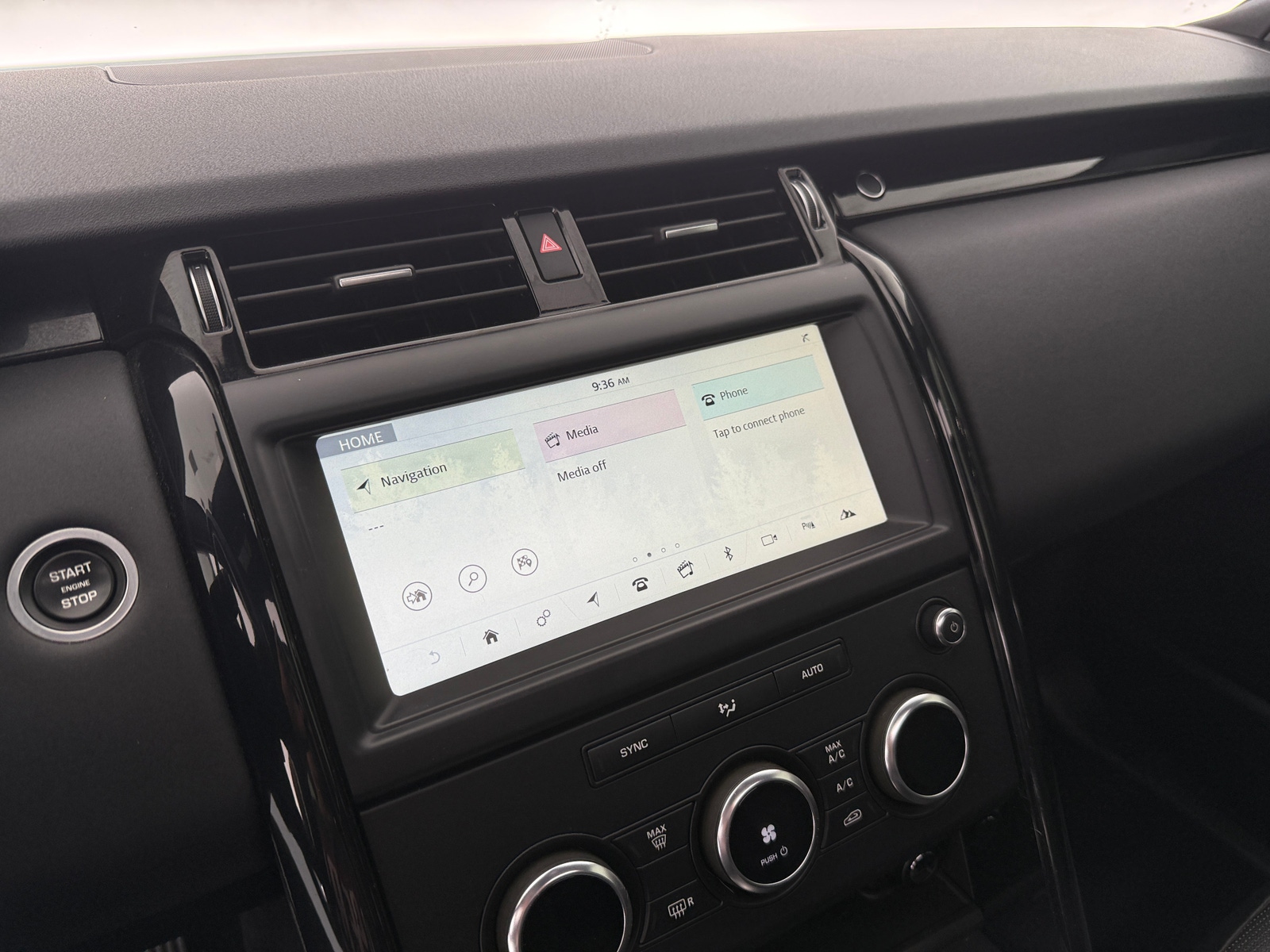 Thumbnail: 2018 Land Rover Discovery - 3