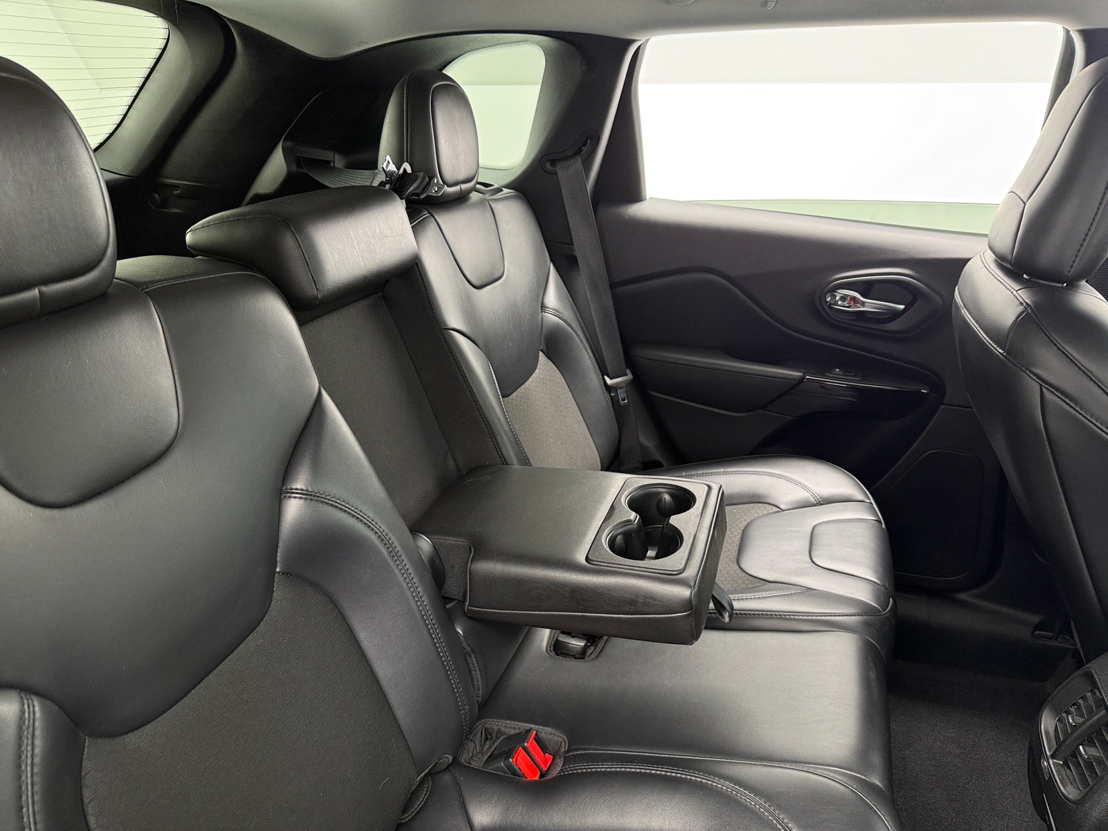 Thumbnail: 2020 Jeep Cherokee - 6