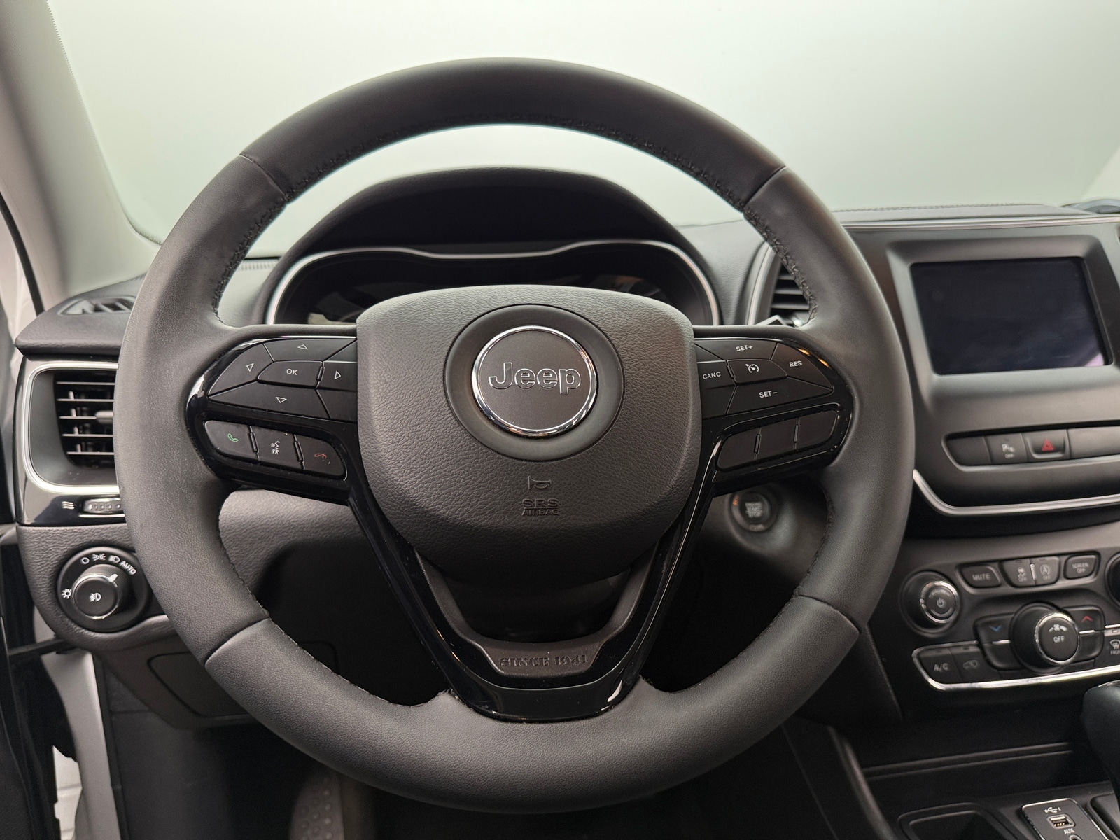 Thumbnail: 2020 Jeep Cherokee - 5