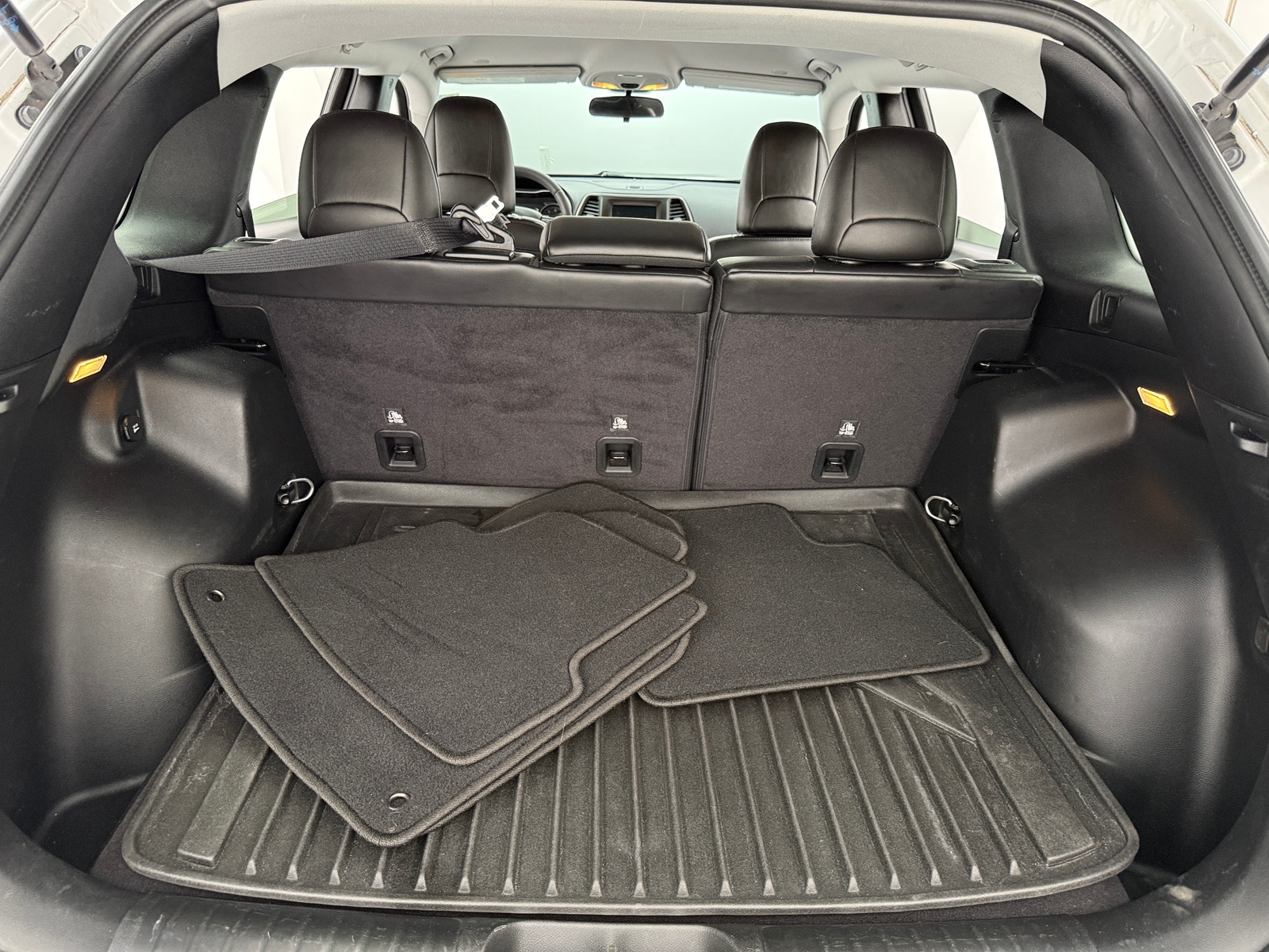 Thumbnail: 2020 Jeep Cherokee - 7