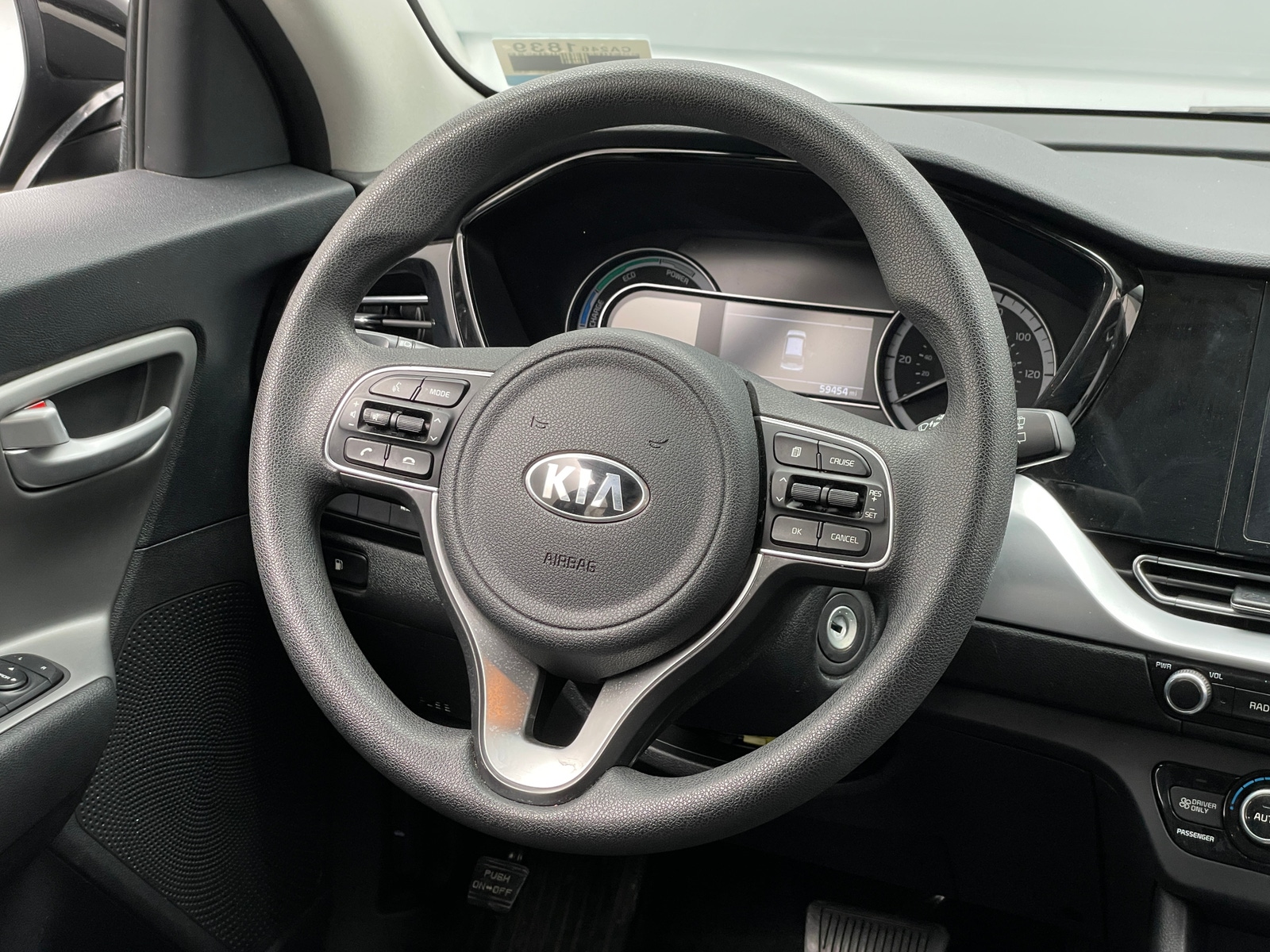 Thumbnail: 2020 Kia Niro - 5