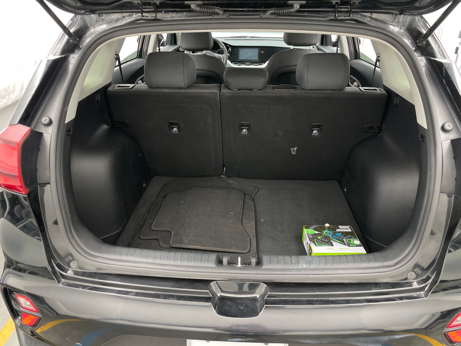 Thumbnail: 2020 Kia Niro - 7