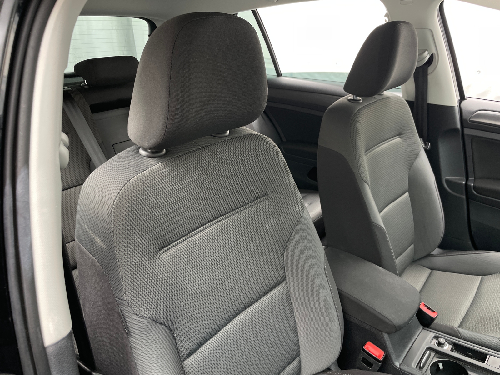 Thumbnail: 2017 Volkswagen e-Golf - 2