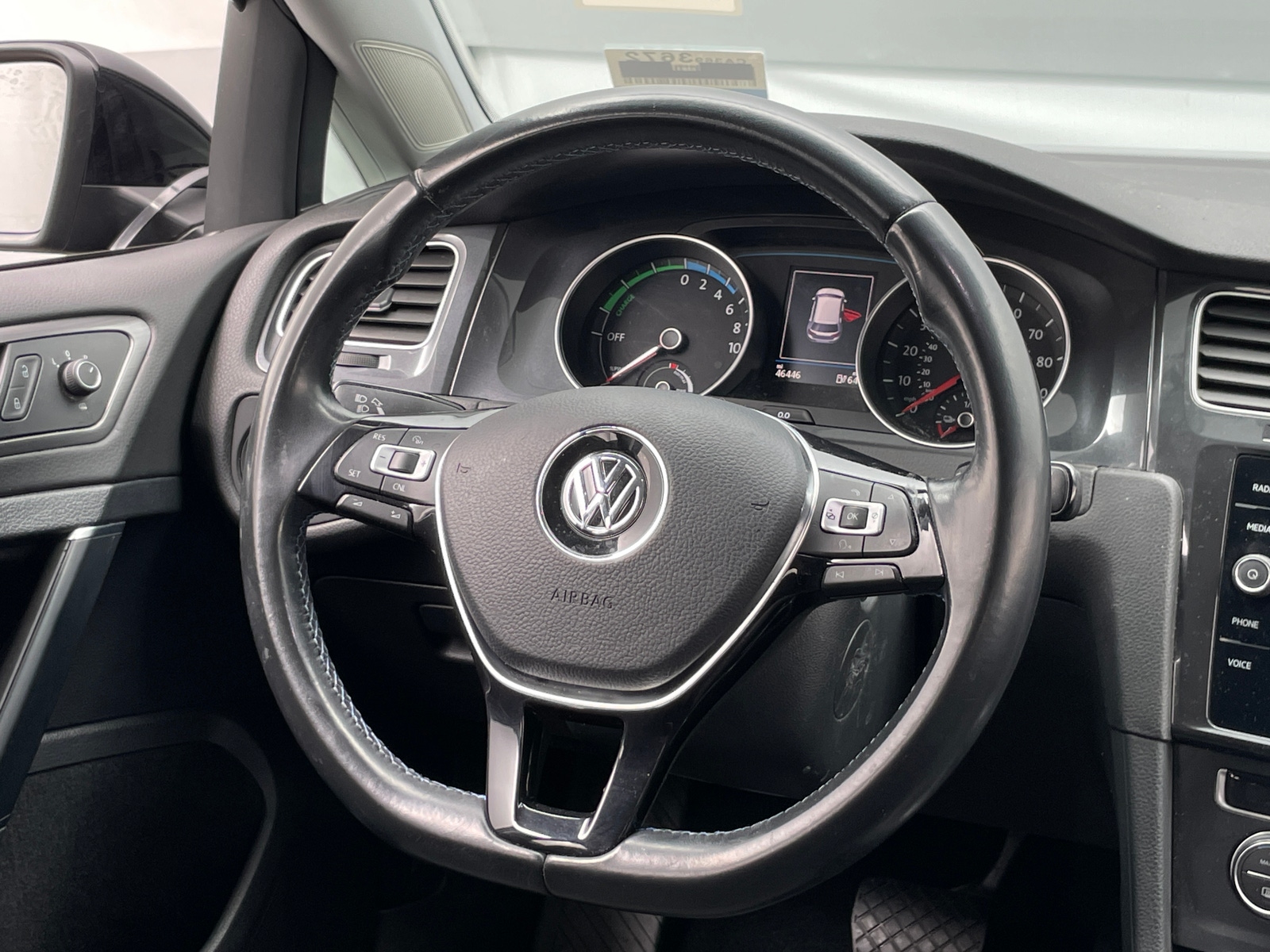 Thumbnail: 2017 Volkswagen e-Golf - 5