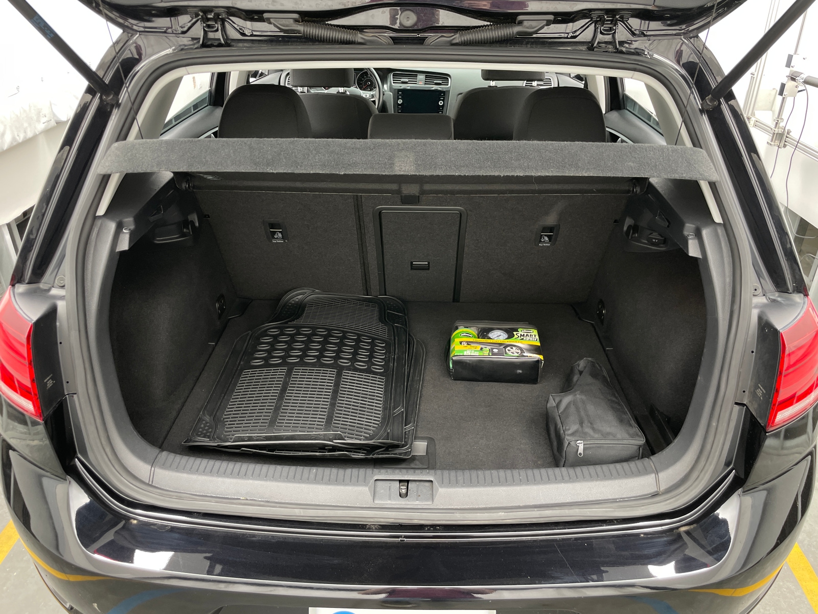 Thumbnail: 2017 Volkswagen e-Golf - 7