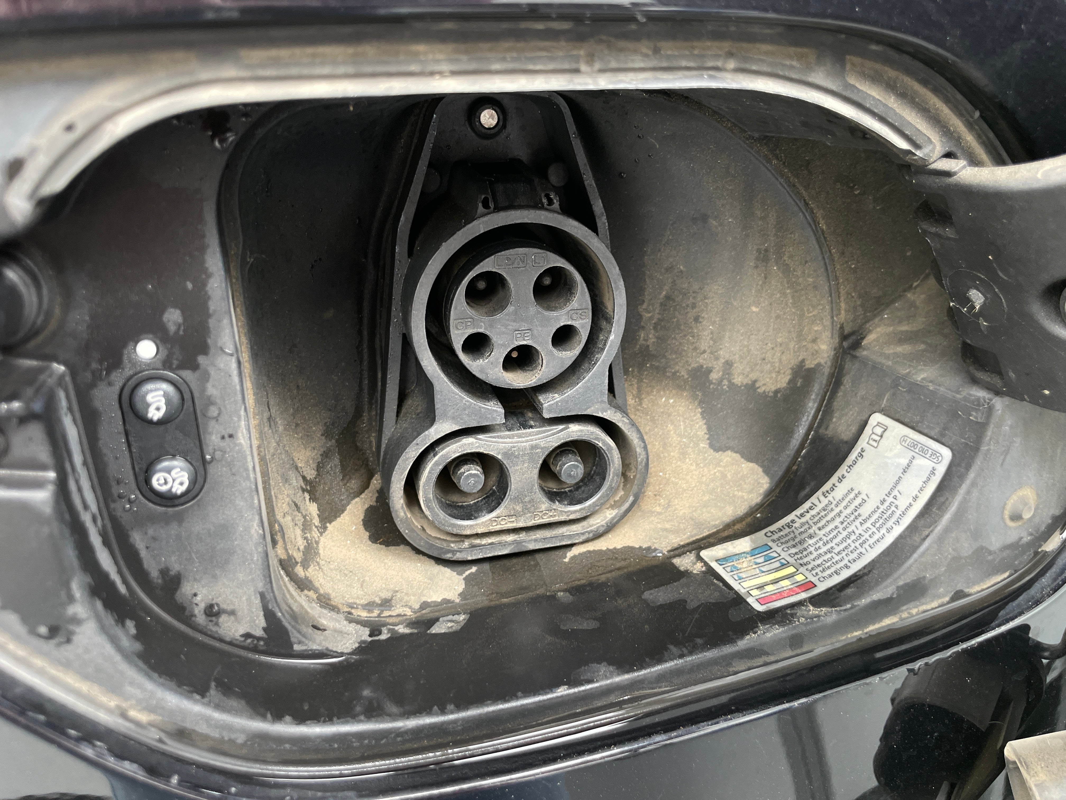 Used 2017 Volkswagen e-Golf e-Golf SE with VIN WVWKR7AU1HW950448 for sale in Oak Creek, WI