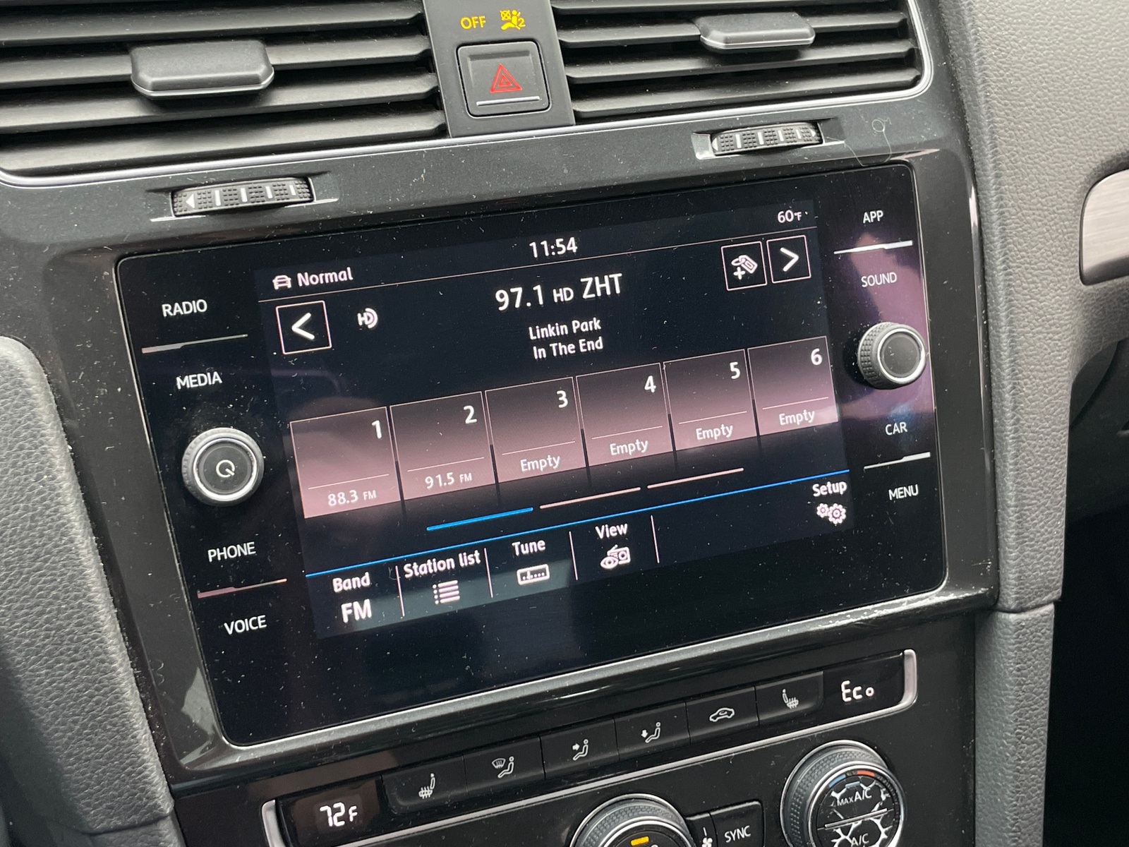 Thumbnail: 2017 Volkswagen e-Golf - 4