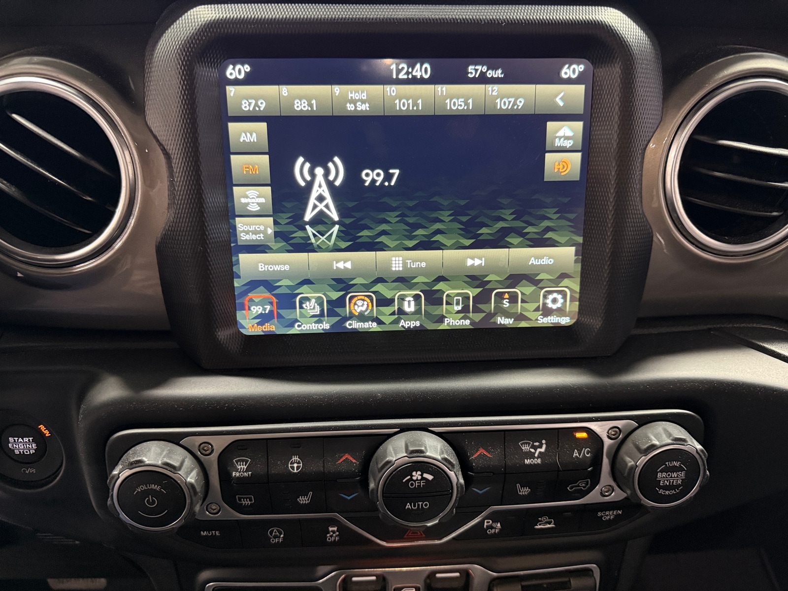 Thumbnail: 2020 Jeep Gladiator - 4