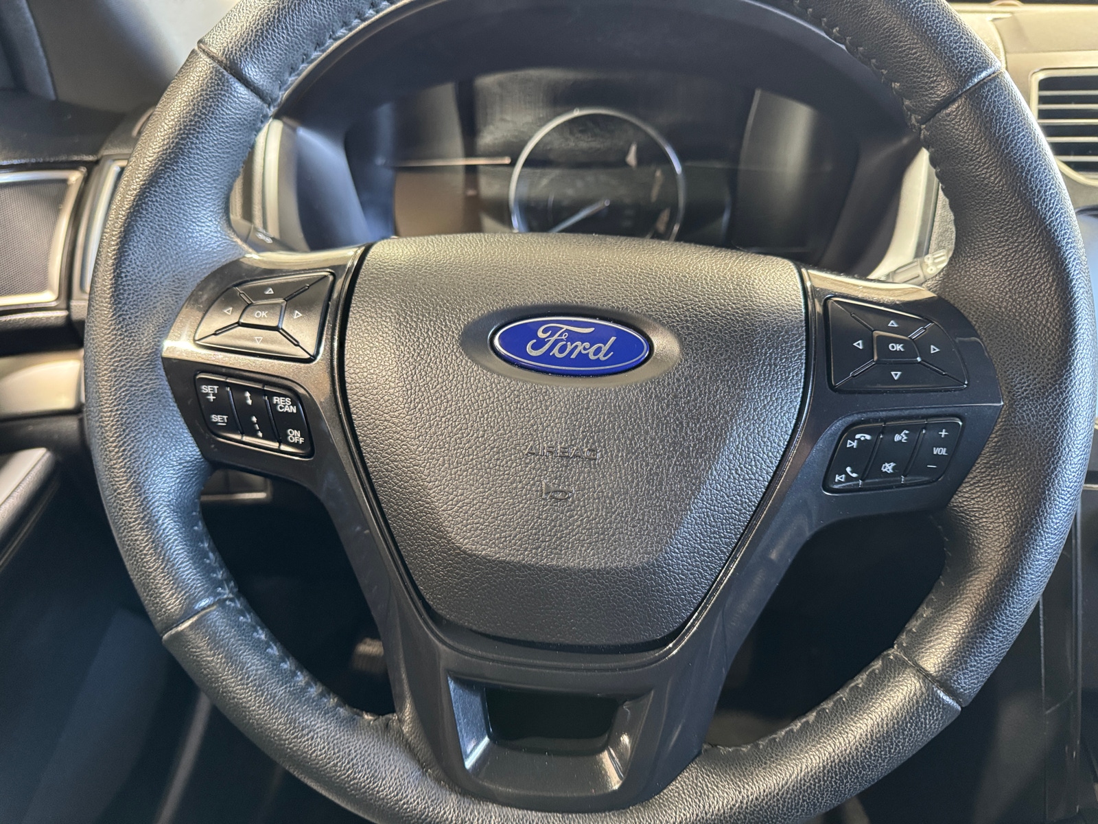 Thumbnail: 2018 Ford Explorer - 4