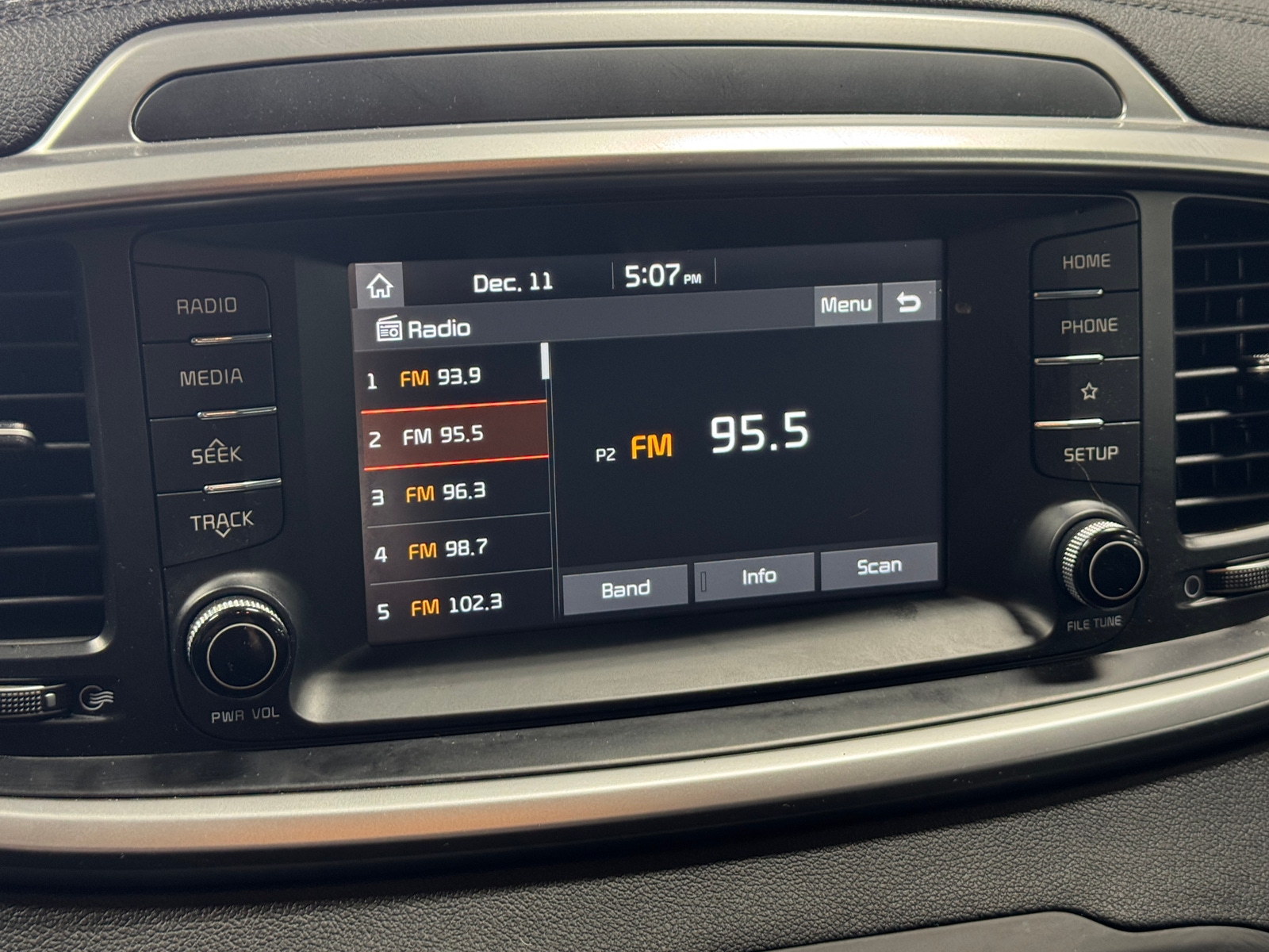 Thumbnail: 2019 Kia Sorento - 4