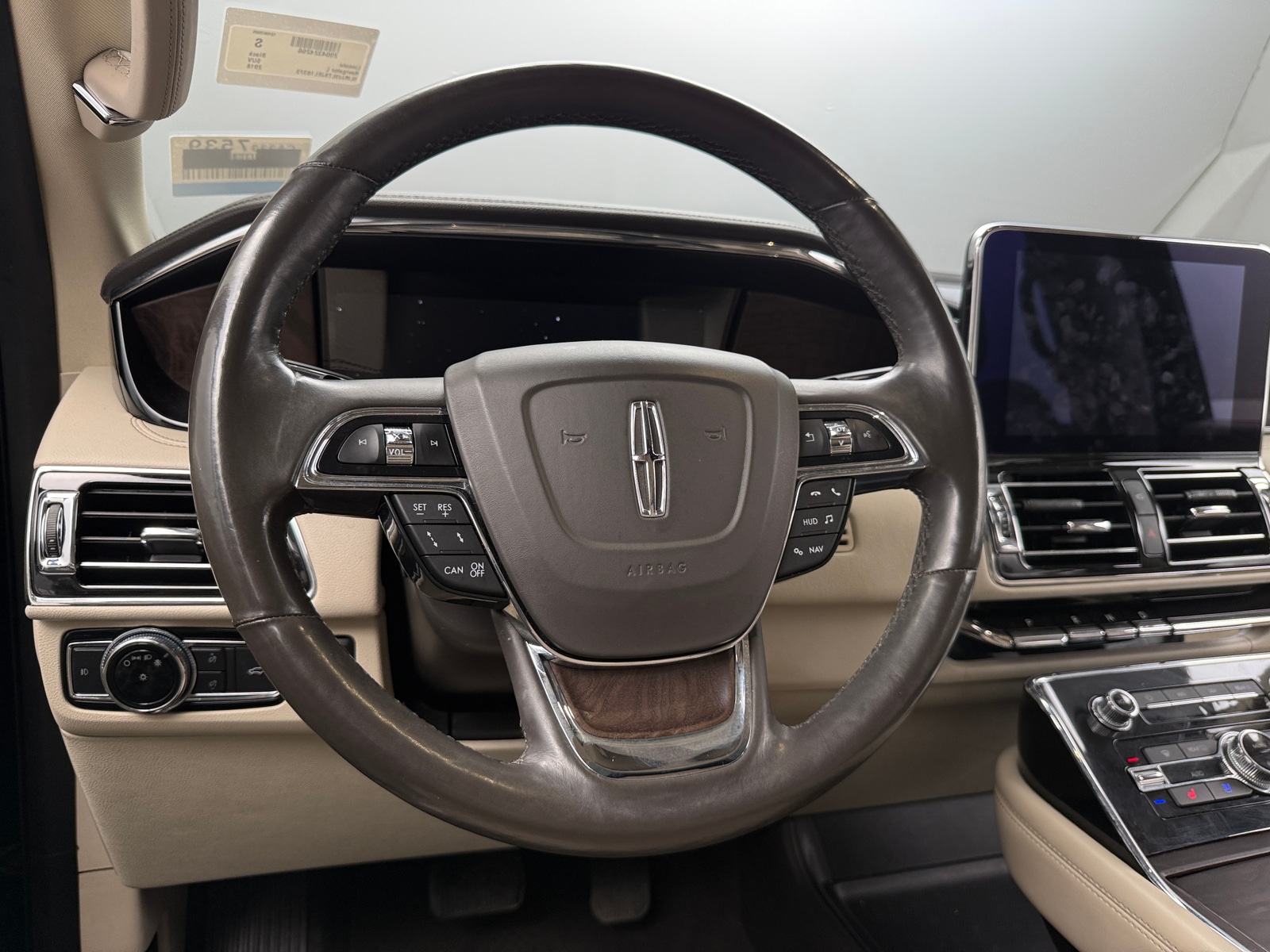 Thumbnail: 2018 Lincoln Navigator L - 4