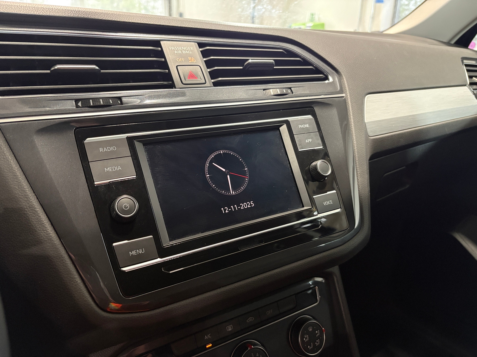 Thumbnail: 2021 Volkswagen Tiguan - 4