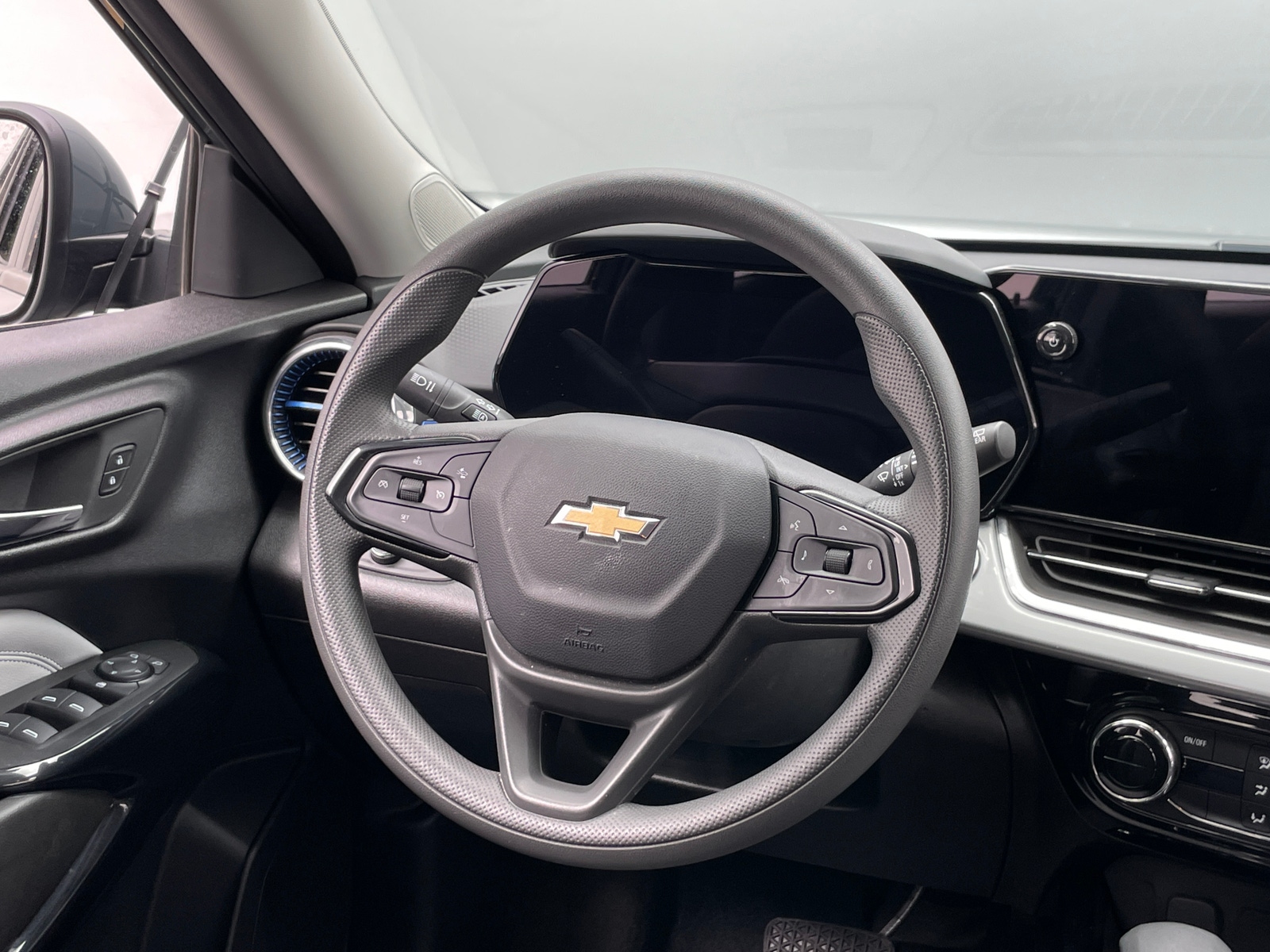 Thumbnail: 2025 Chevrolet Trax - 5