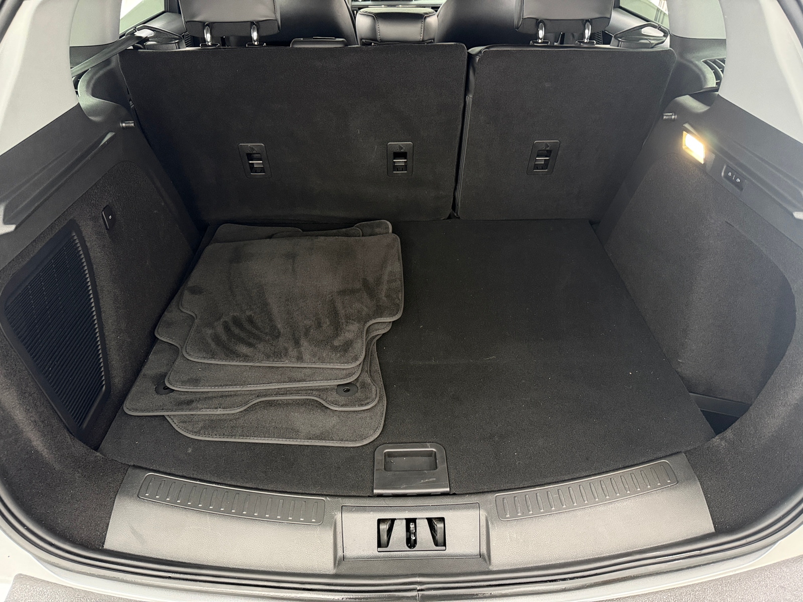 Thumbnail: 2022 Lincoln Corsair - 6