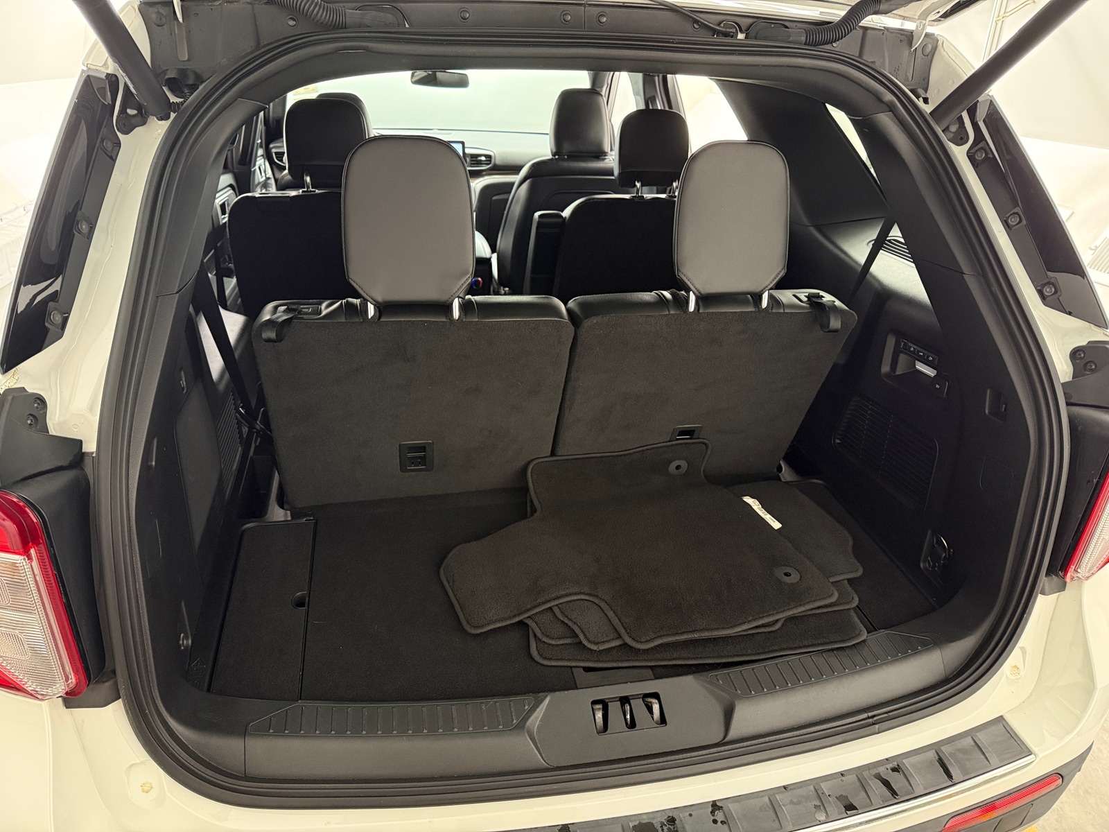 Thumbnail: 2020 Ford Explorer - 6