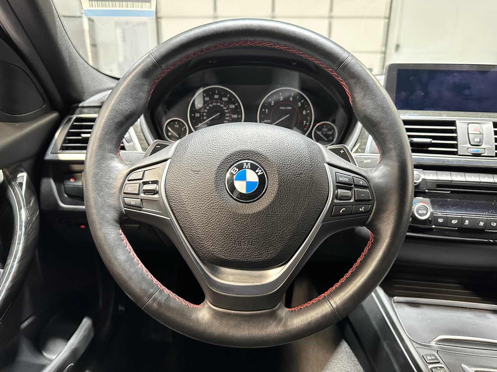 Thumbnail: 2018 BMW 3 Series - 4