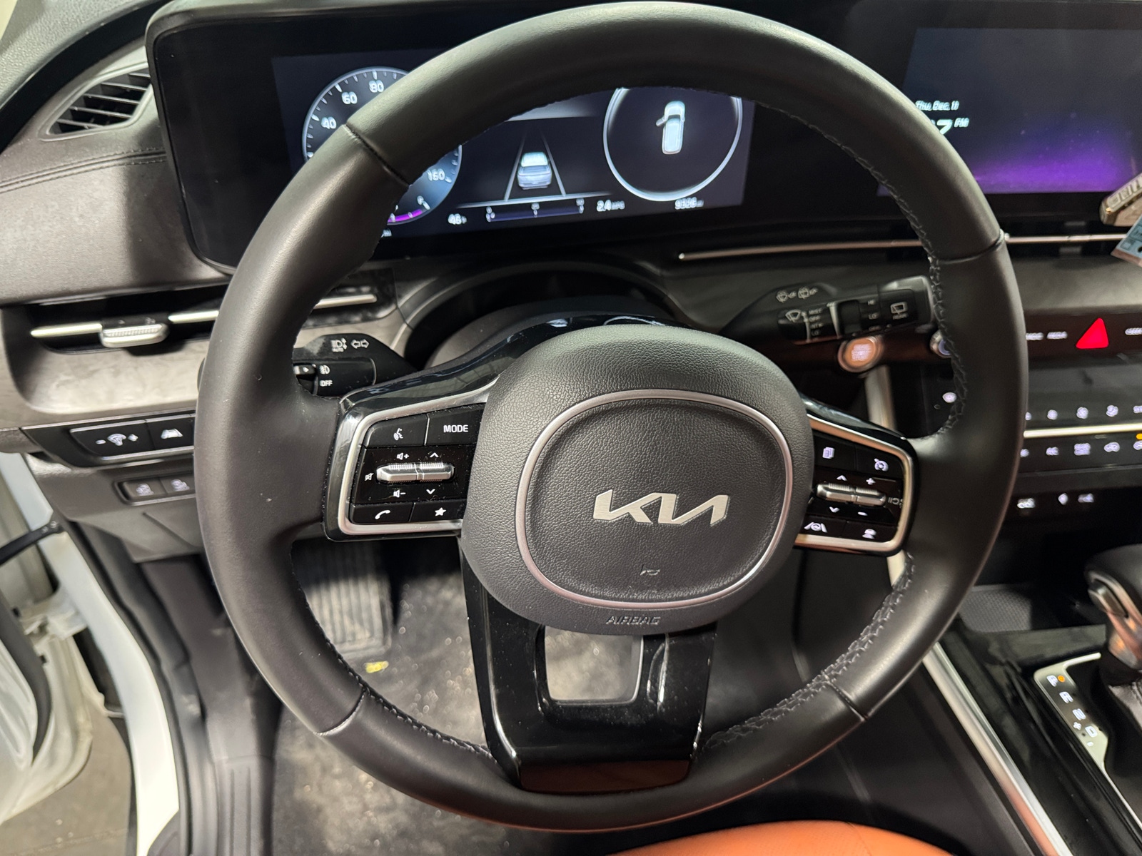 Thumbnail: 2023 Kia Carnival - 4