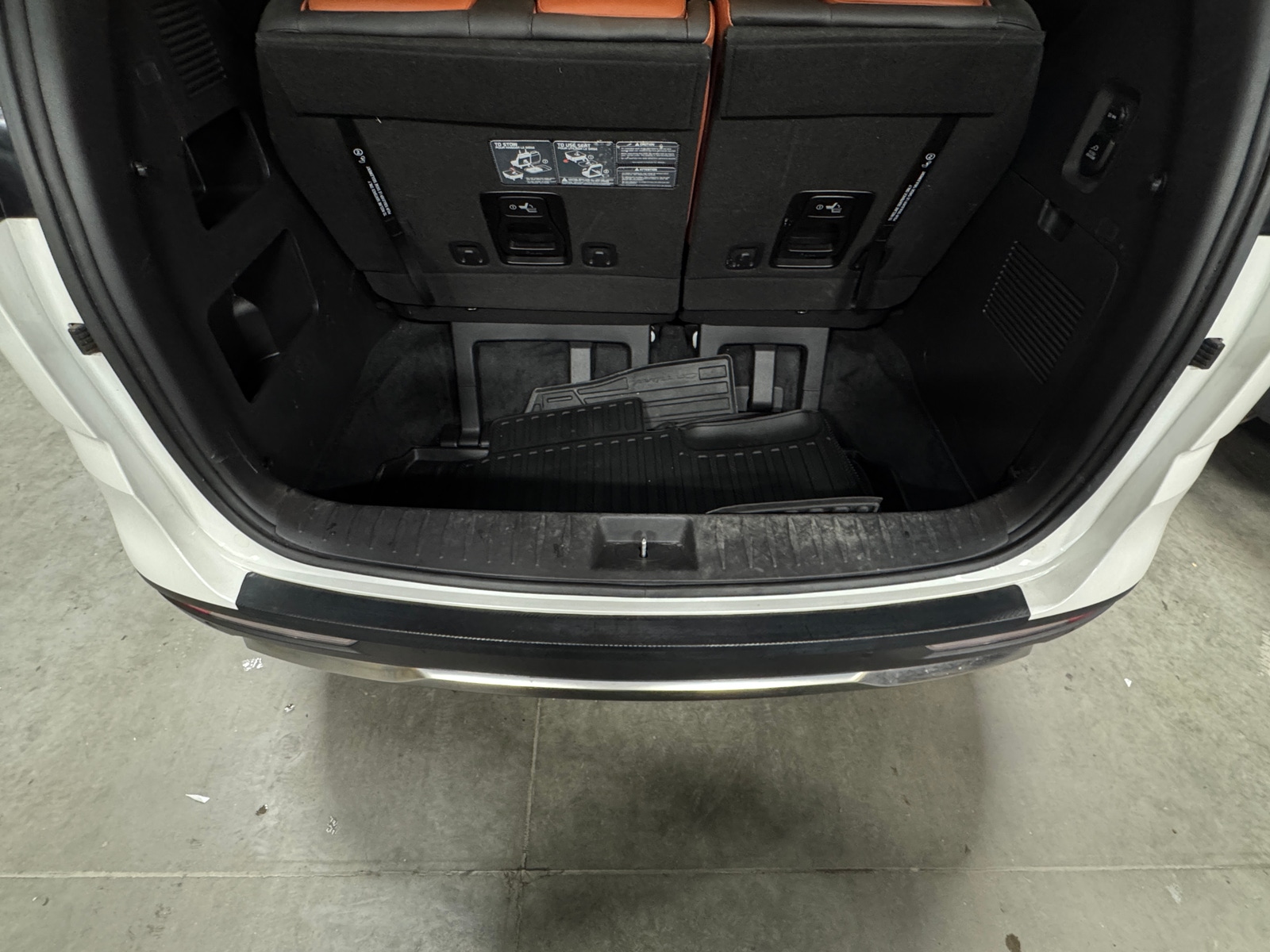 Thumbnail: 2023 Kia Carnival - 6