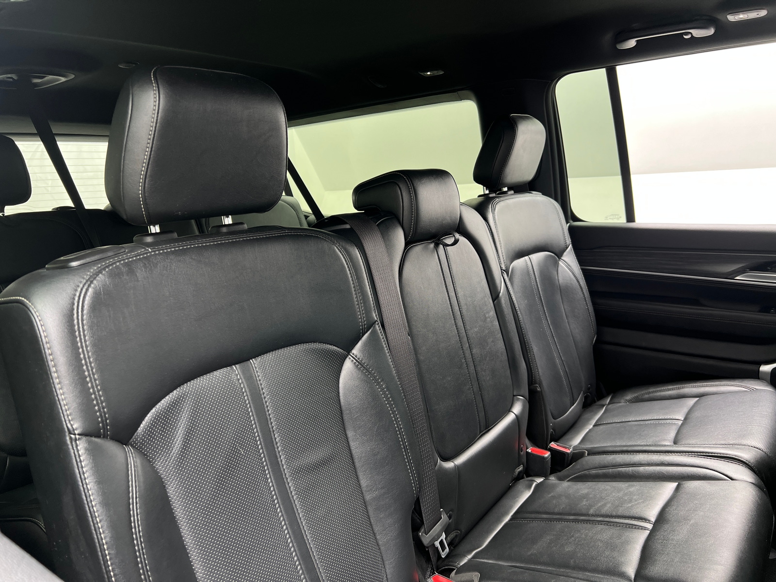 Thumbnail: 2023 Jeep Wagoneer - 5