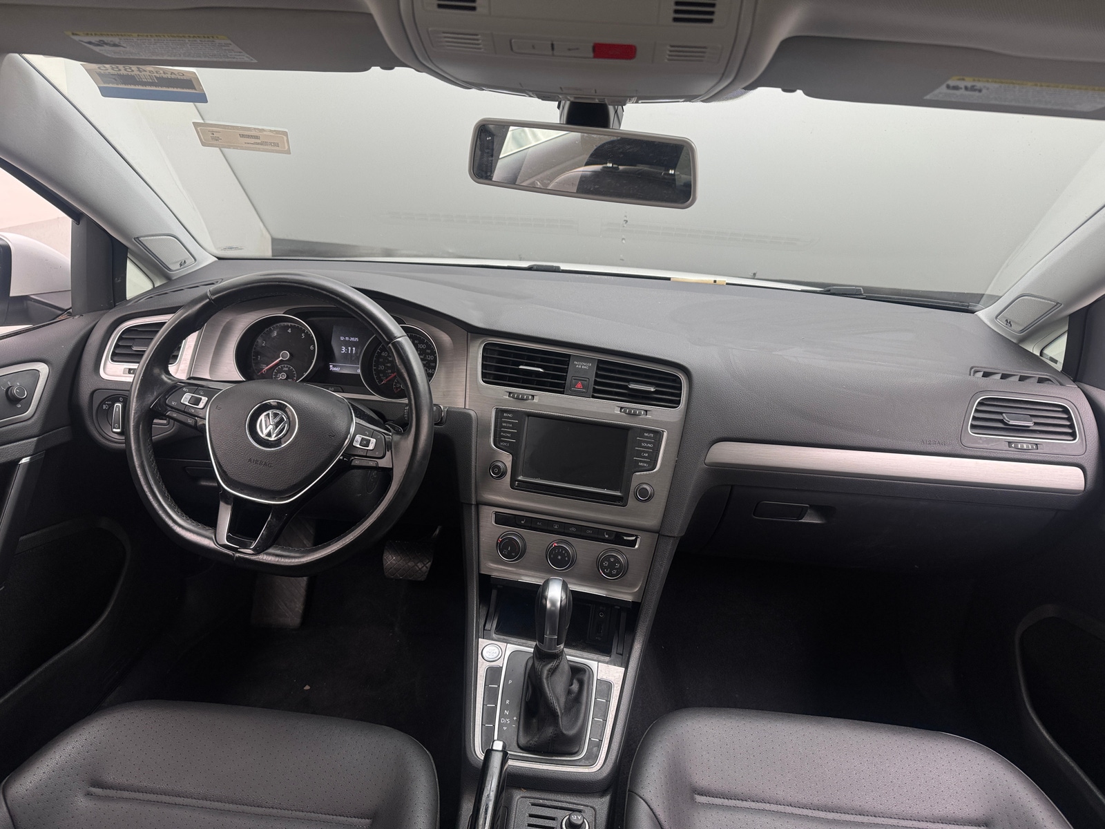 Thumbnail: 2017 Volkswagen e-Golf - 3