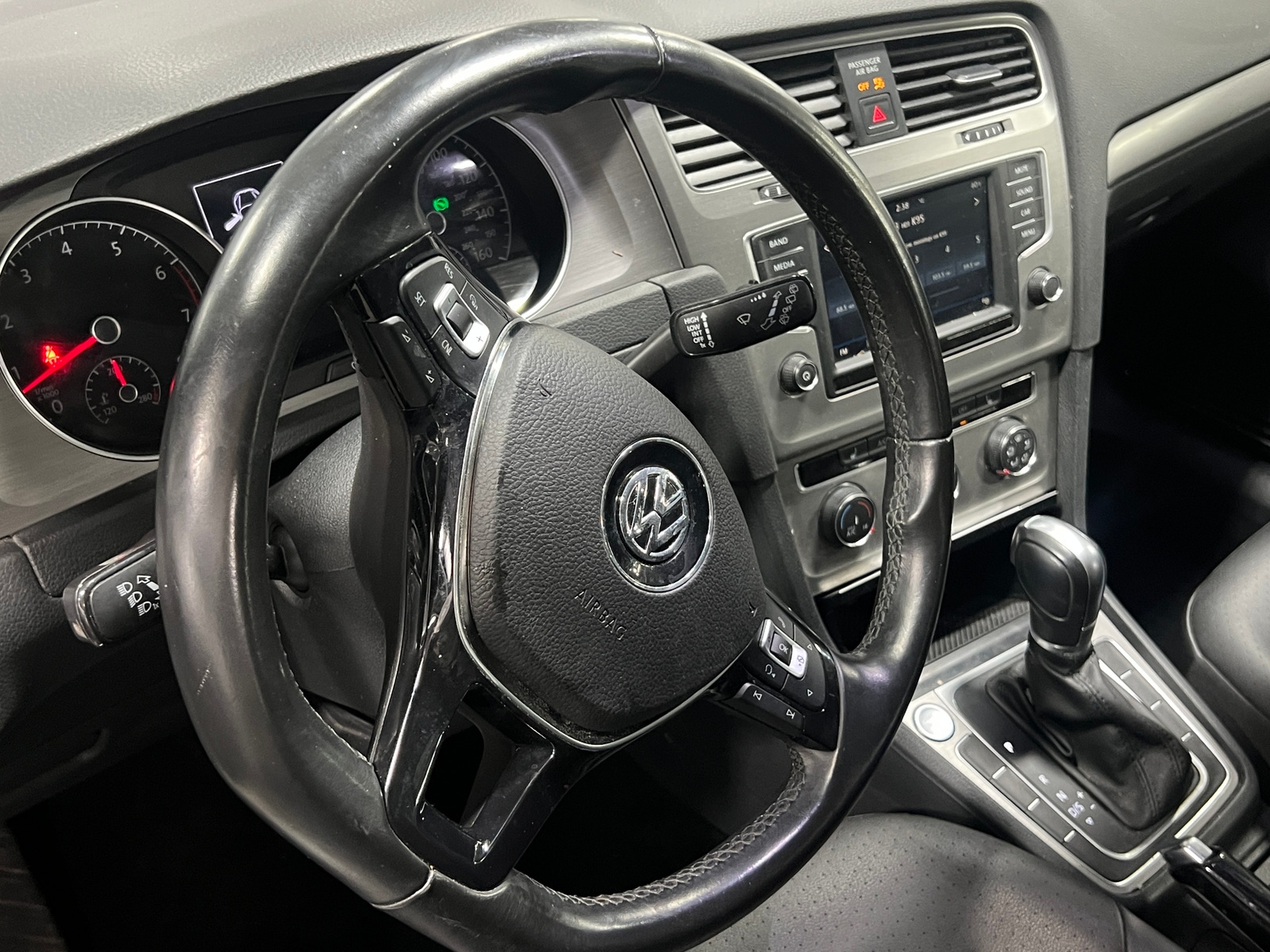 Thumbnail: 2017 Volkswagen e-Golf - 5