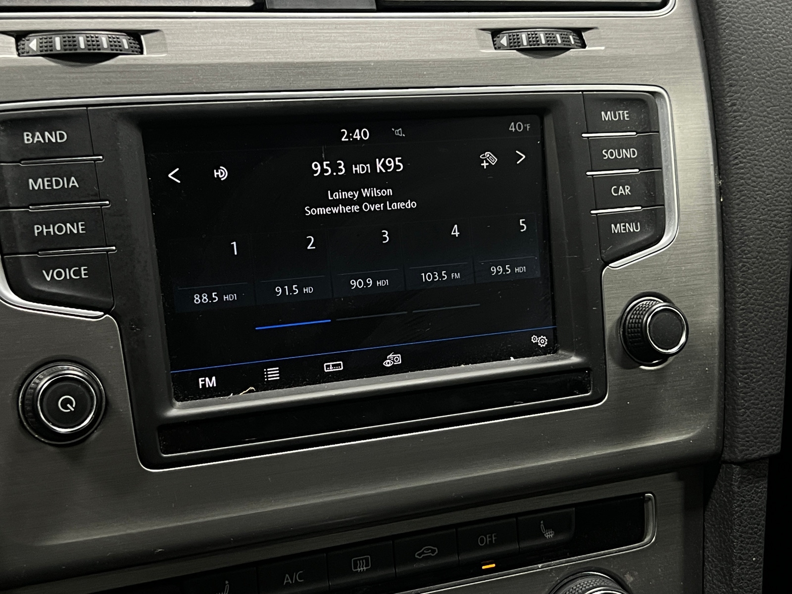 Thumbnail: 2017 Volkswagen e-Golf - 4