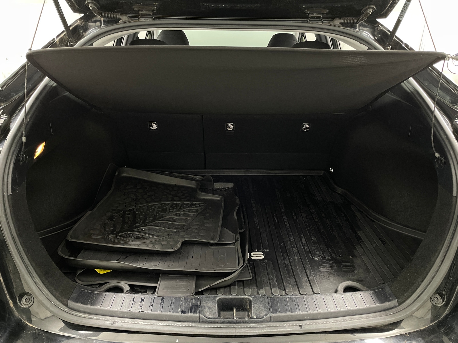 Thumbnail: 2017 Toyota Prius - 7