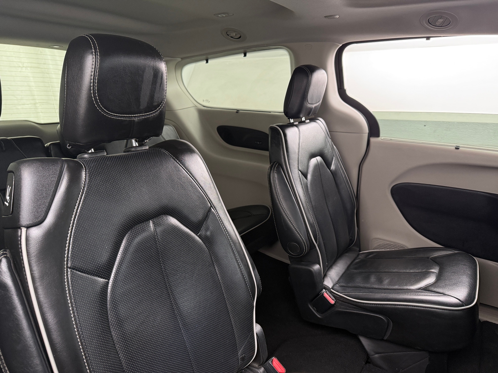 Thumbnail: 2022 Chrysler Pacifica - 5