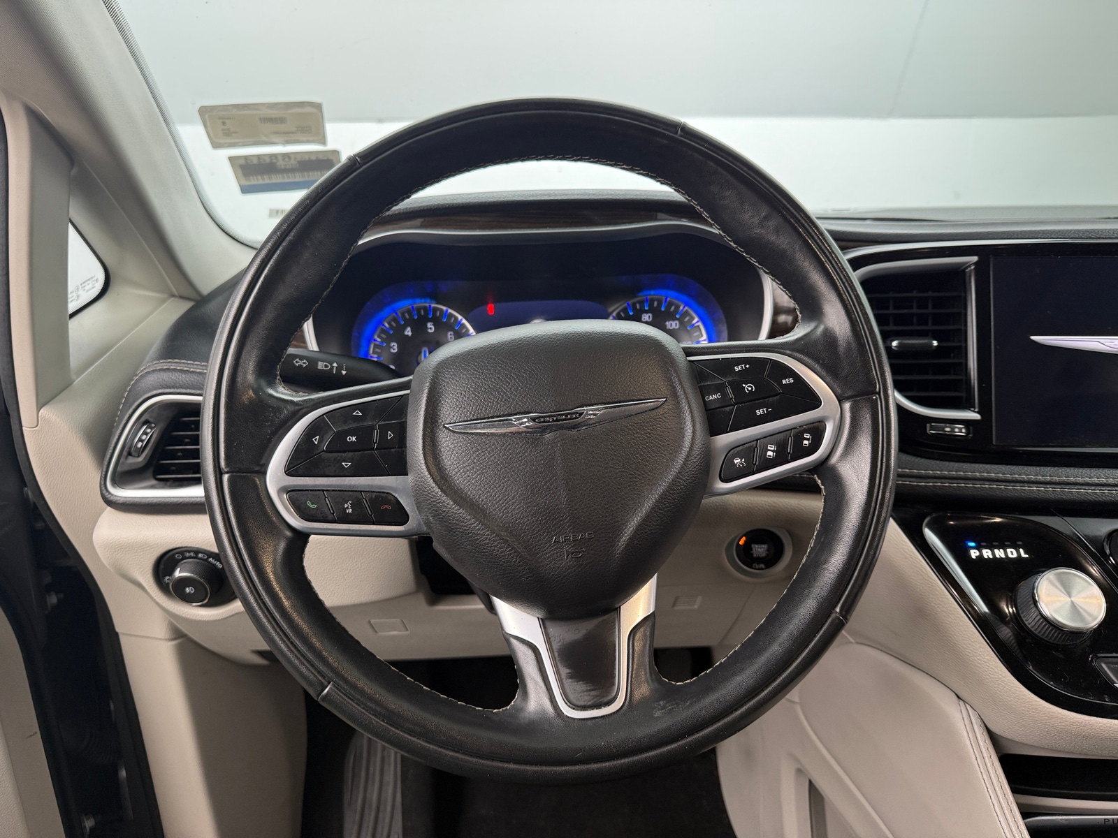 Thumbnail: 2022 Chrysler Pacifica - 4