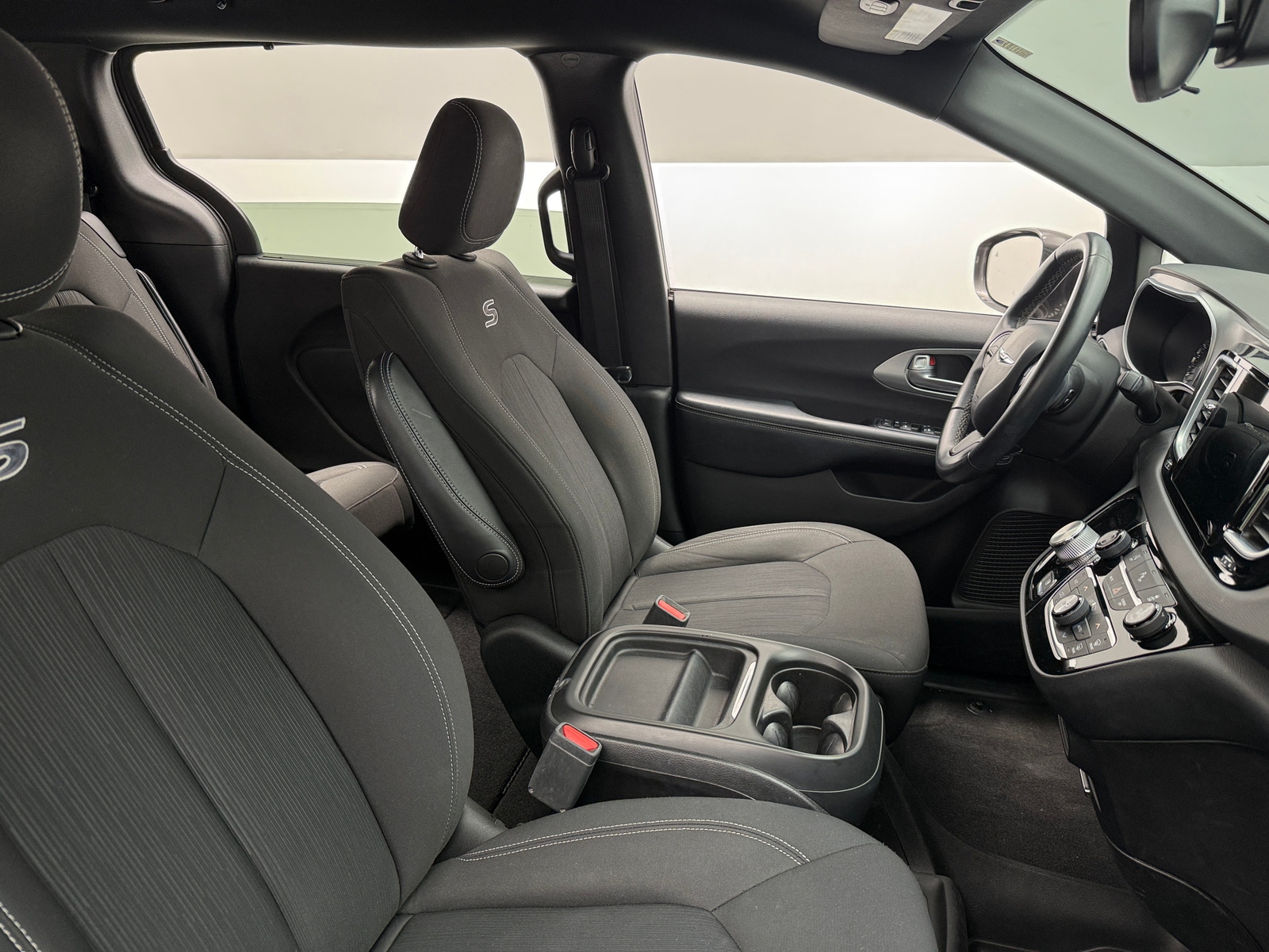 Thumbnail: 2018 Chrysler Pacifica - 2