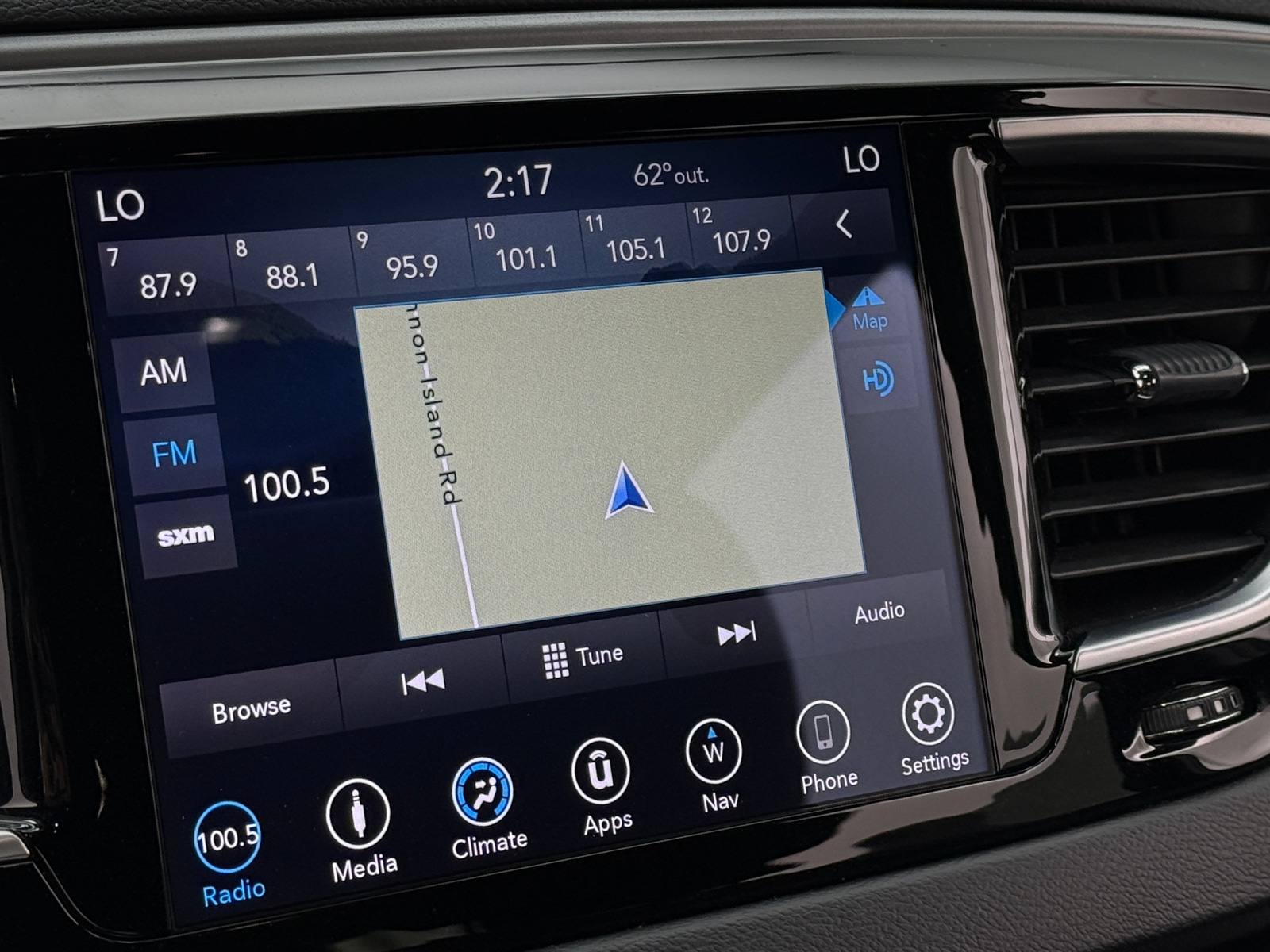 Thumbnail: 2018 Chrysler Pacifica - 4