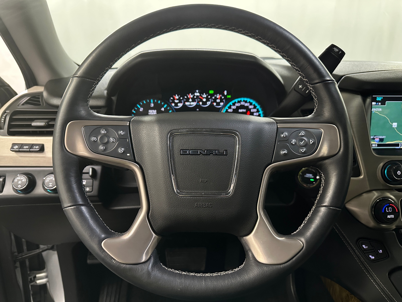 Thumbnail: 2017 GMC Yukon XL - 4