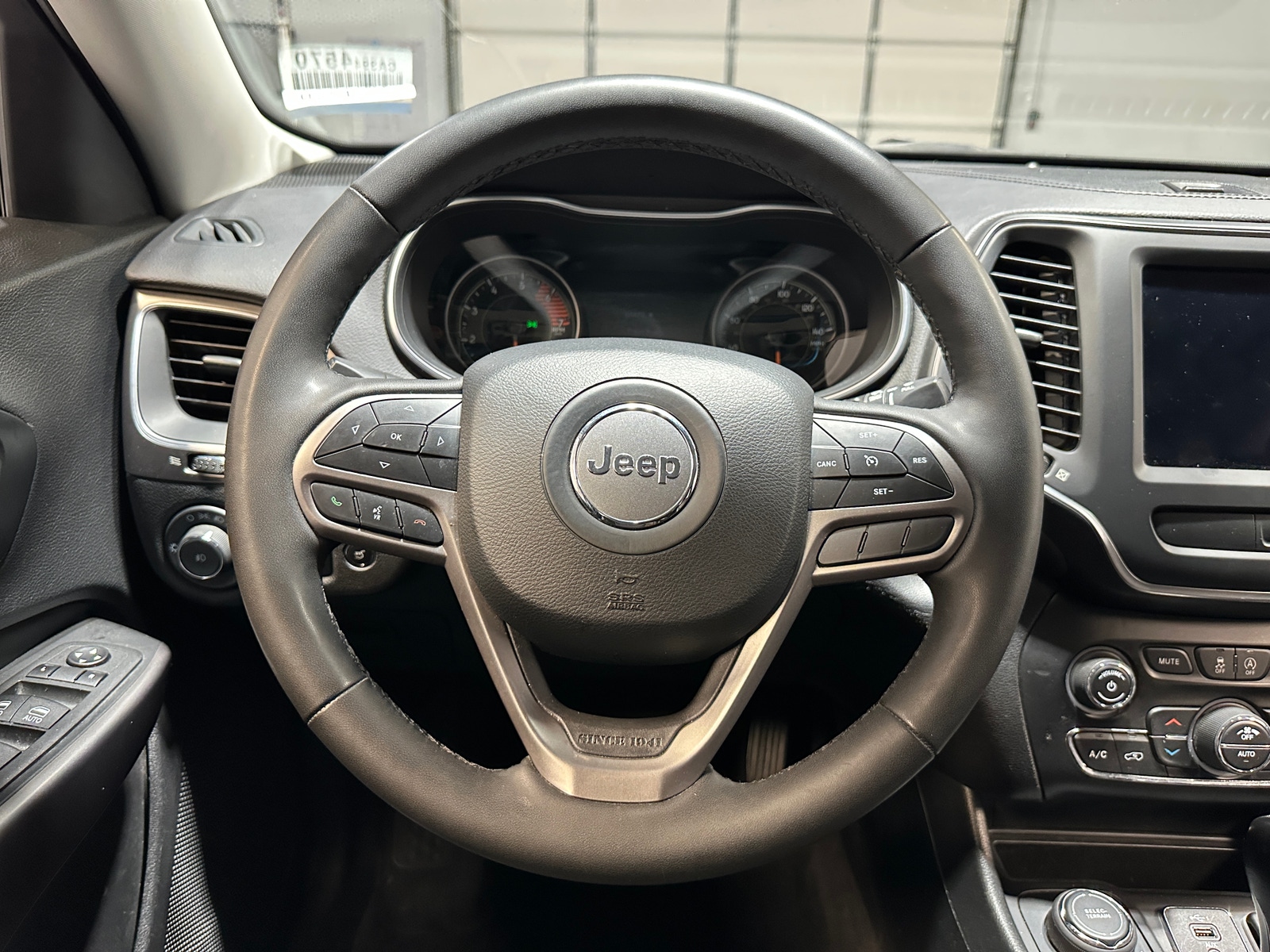 Thumbnail: 2022 Jeep Cherokee - 4