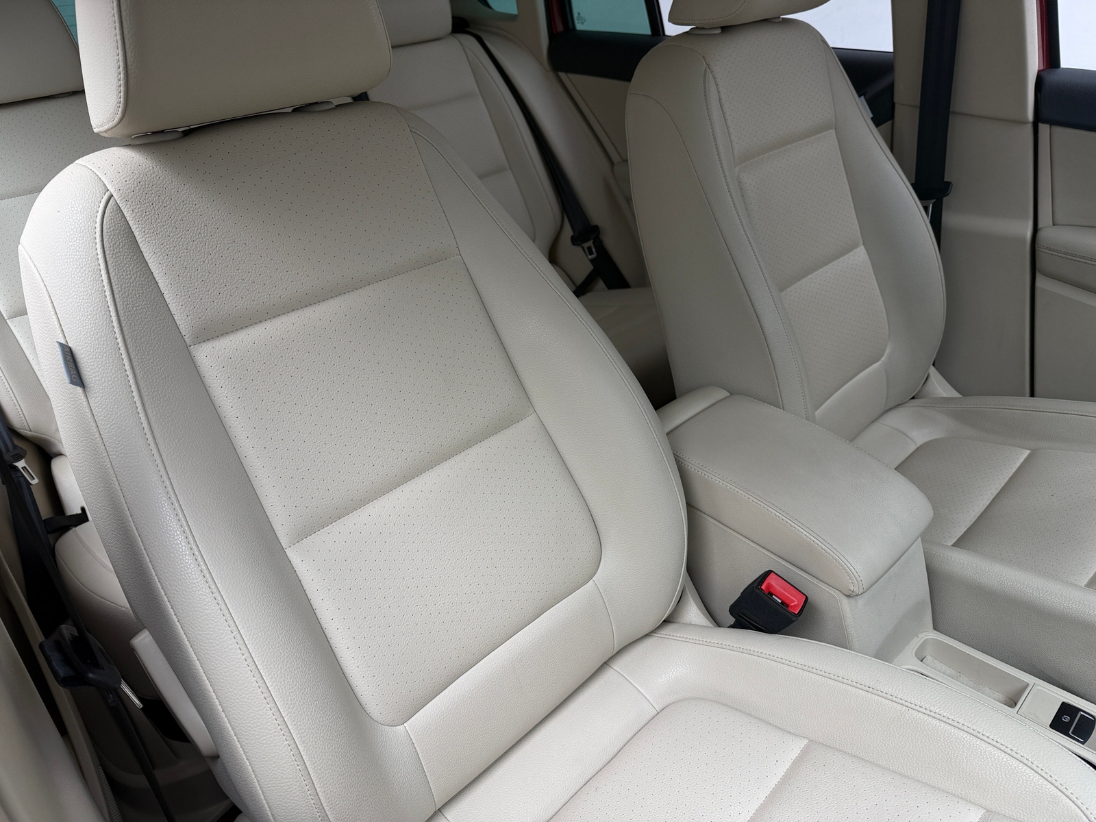 Thumbnail: 2016 Volkswagen Tiguan - 2