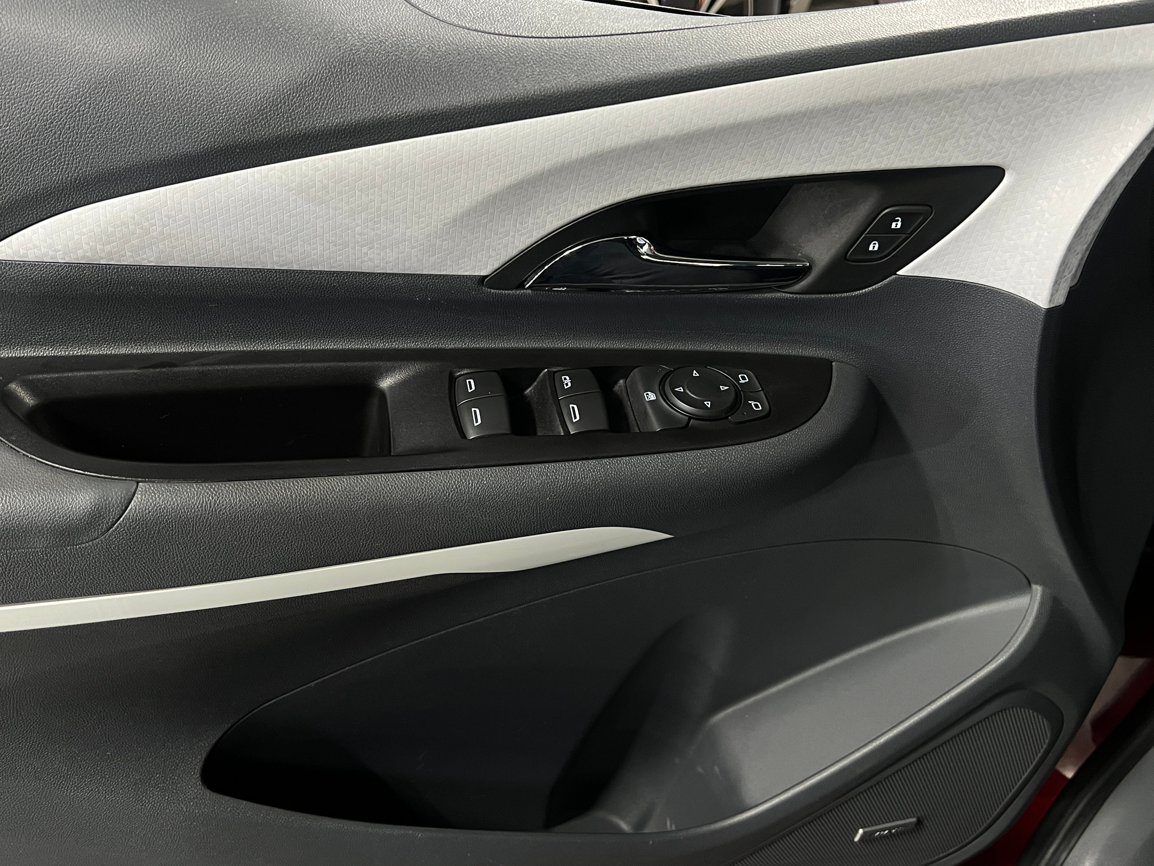 Used 2020 Chevrolet Bolt EV Premier with VIN 1G1FZ6S04L4141627 for sale in Oak Creek, WI