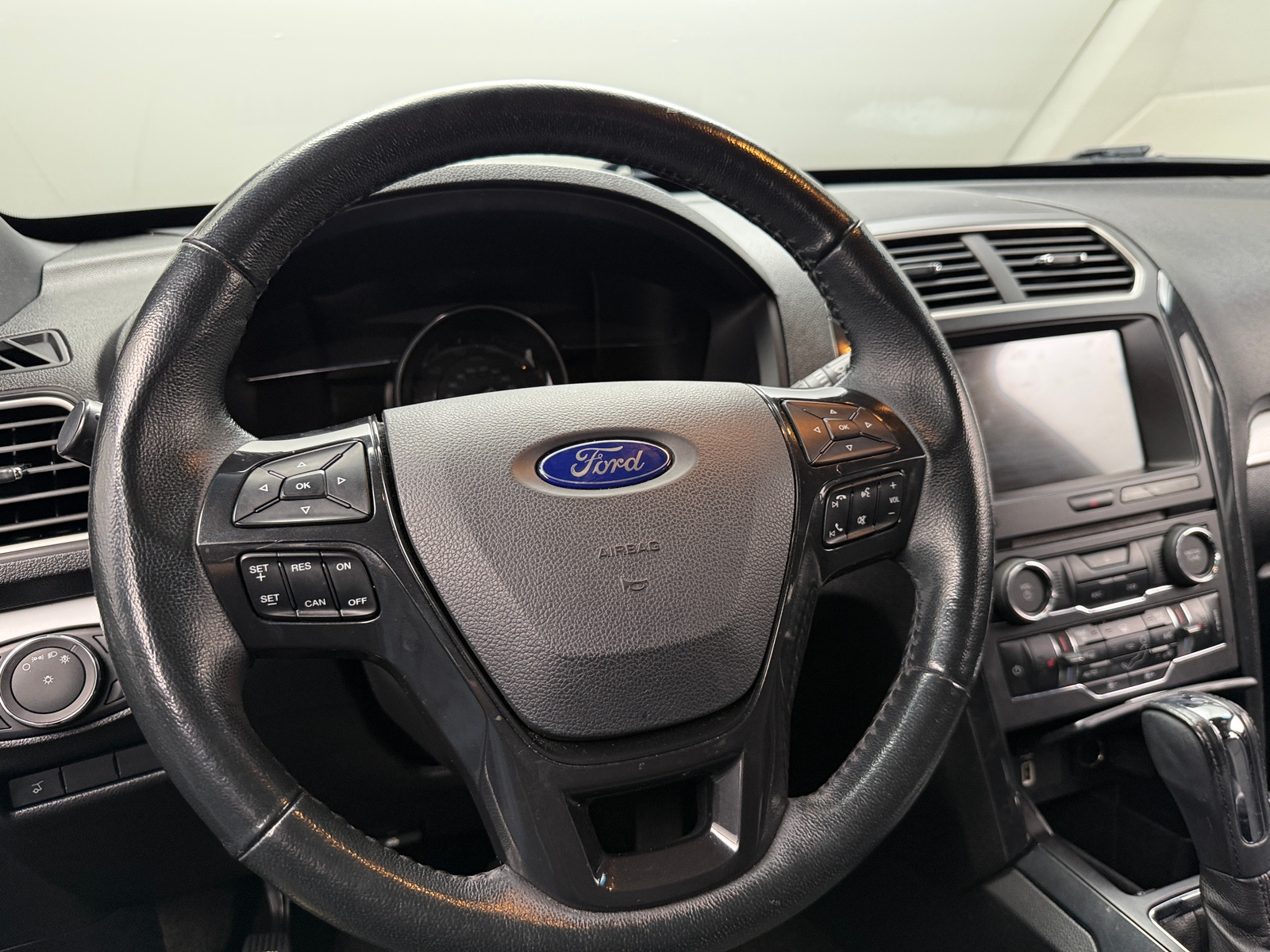 Thumbnail: 2017 Ford Explorer - 5