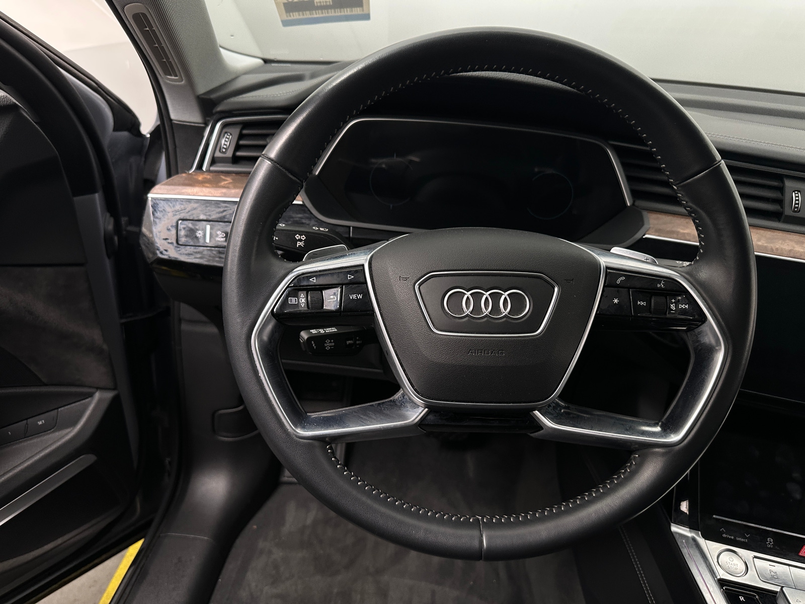 Thumbnail: 2019 Audi e-tron - 4