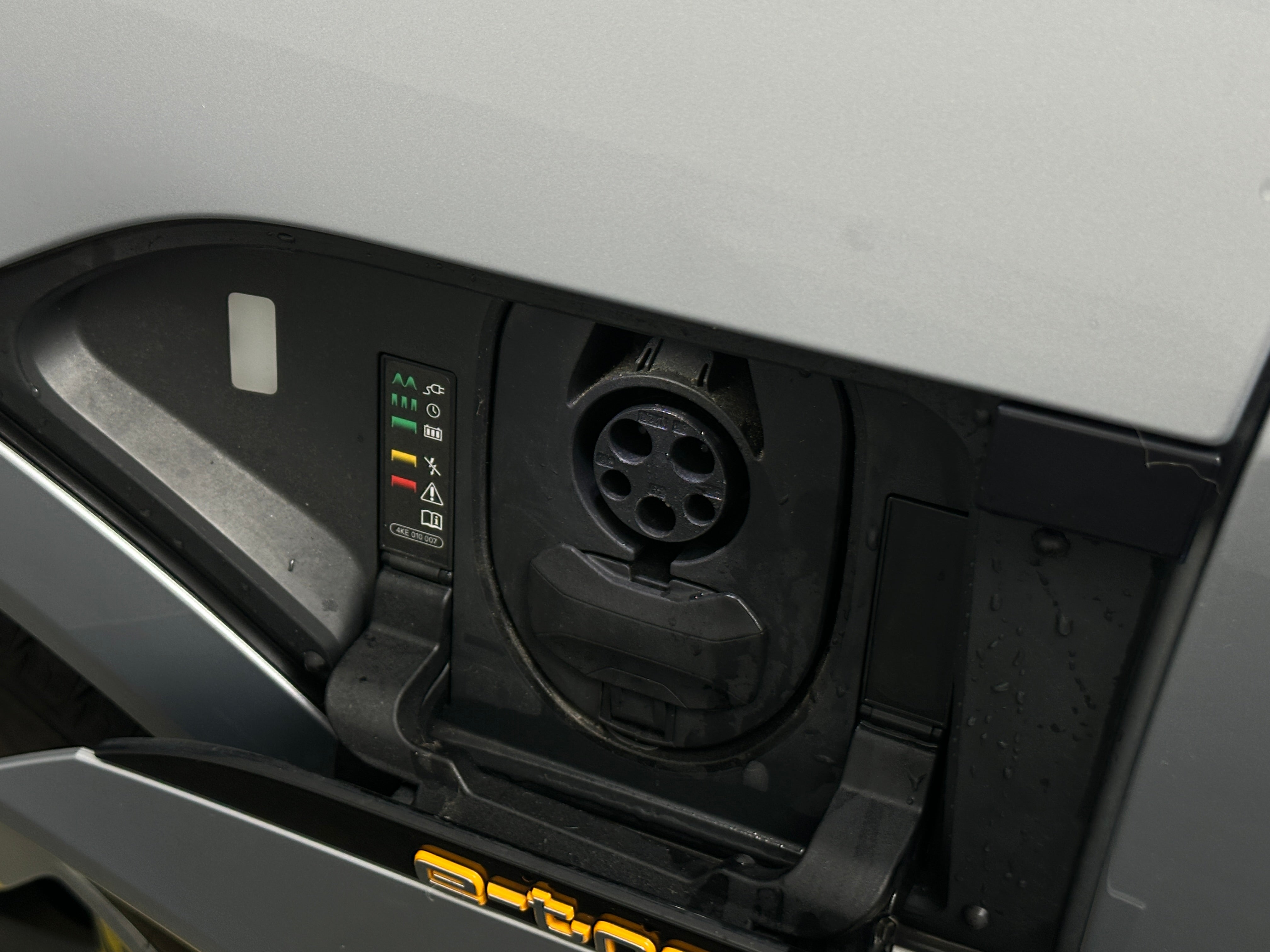 Used 2019 Audi e-tron Prestige with VIN WA1VAAGEXKB009753 for sale in Oak Creek, WI