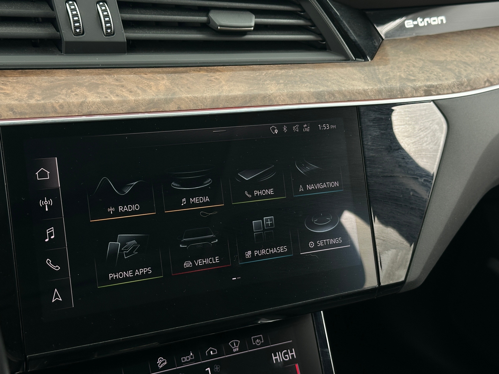 Thumbnail: 2019 Audi e-tron - 3